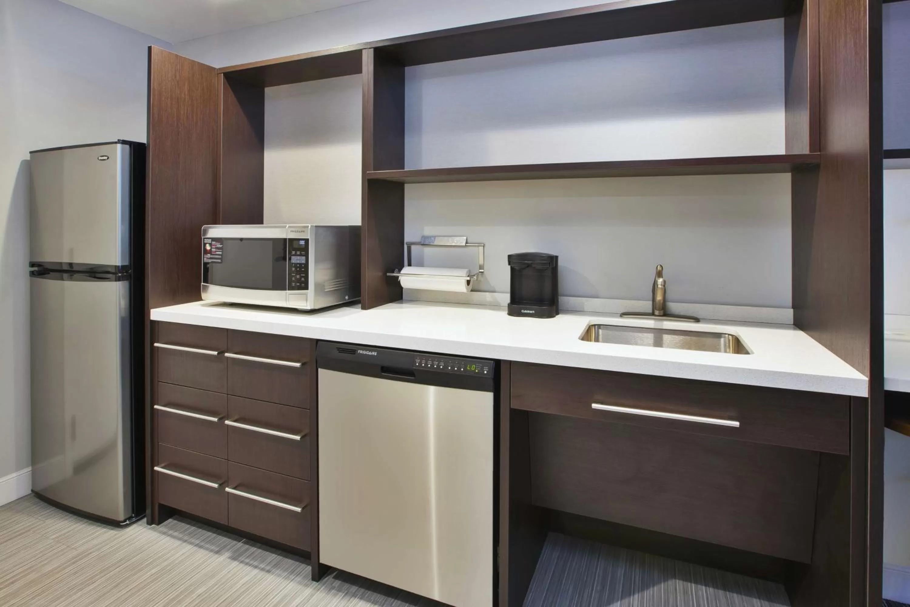 Kitchen or kitchenette in Home2 Suites By Hilton Pittsburgh Area Beaver Valley