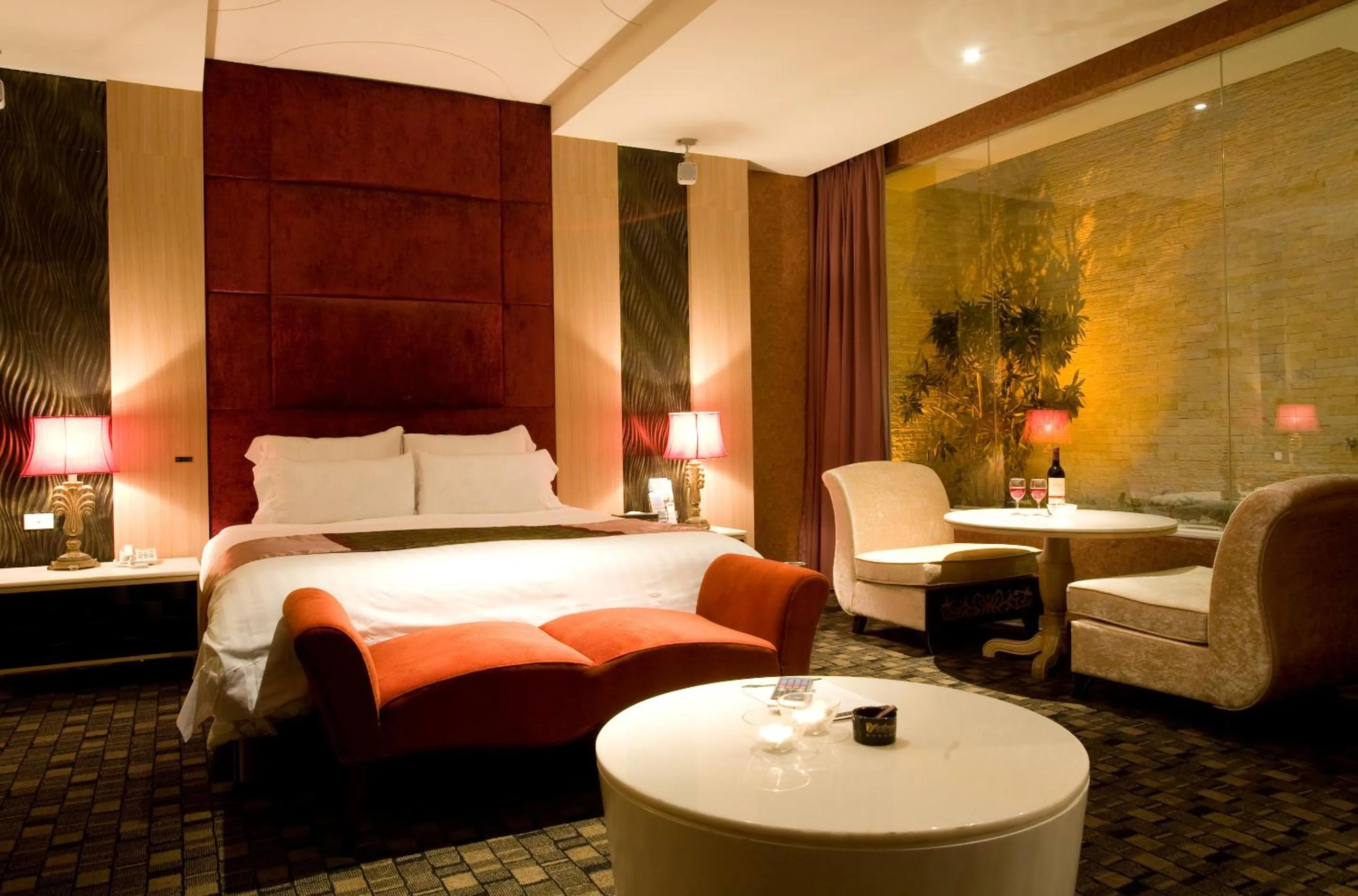 Photo of the whole room, Bed in Yes Motel