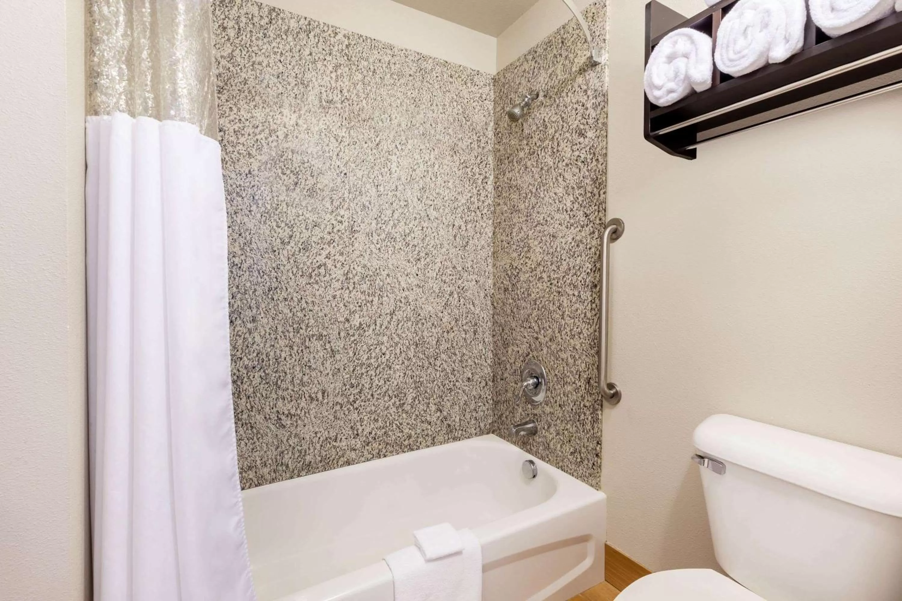 Bathroom in La Quinta by Wyndham Spokane Valley