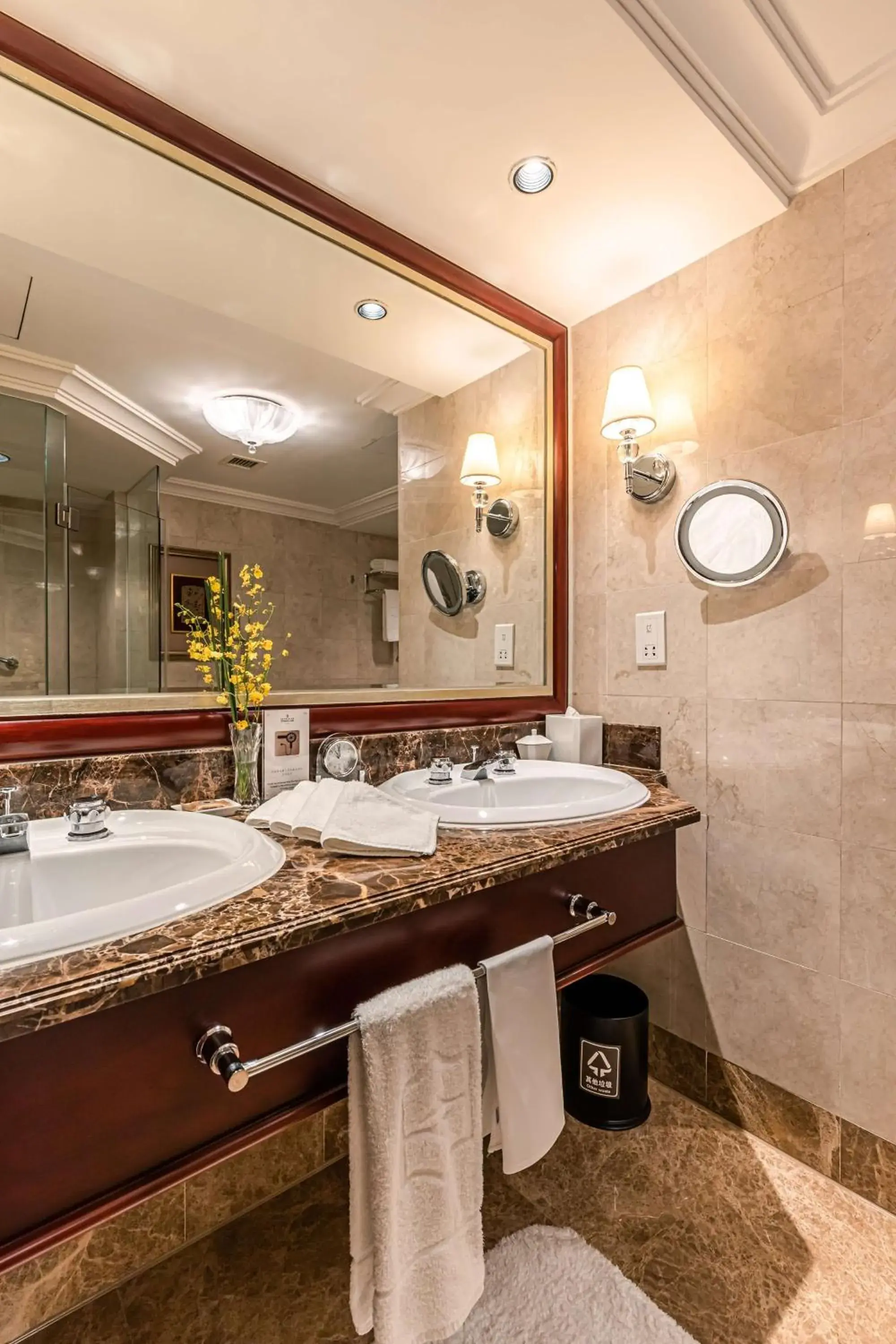 Bathroom in Shangri-La Hotel, Wuhan