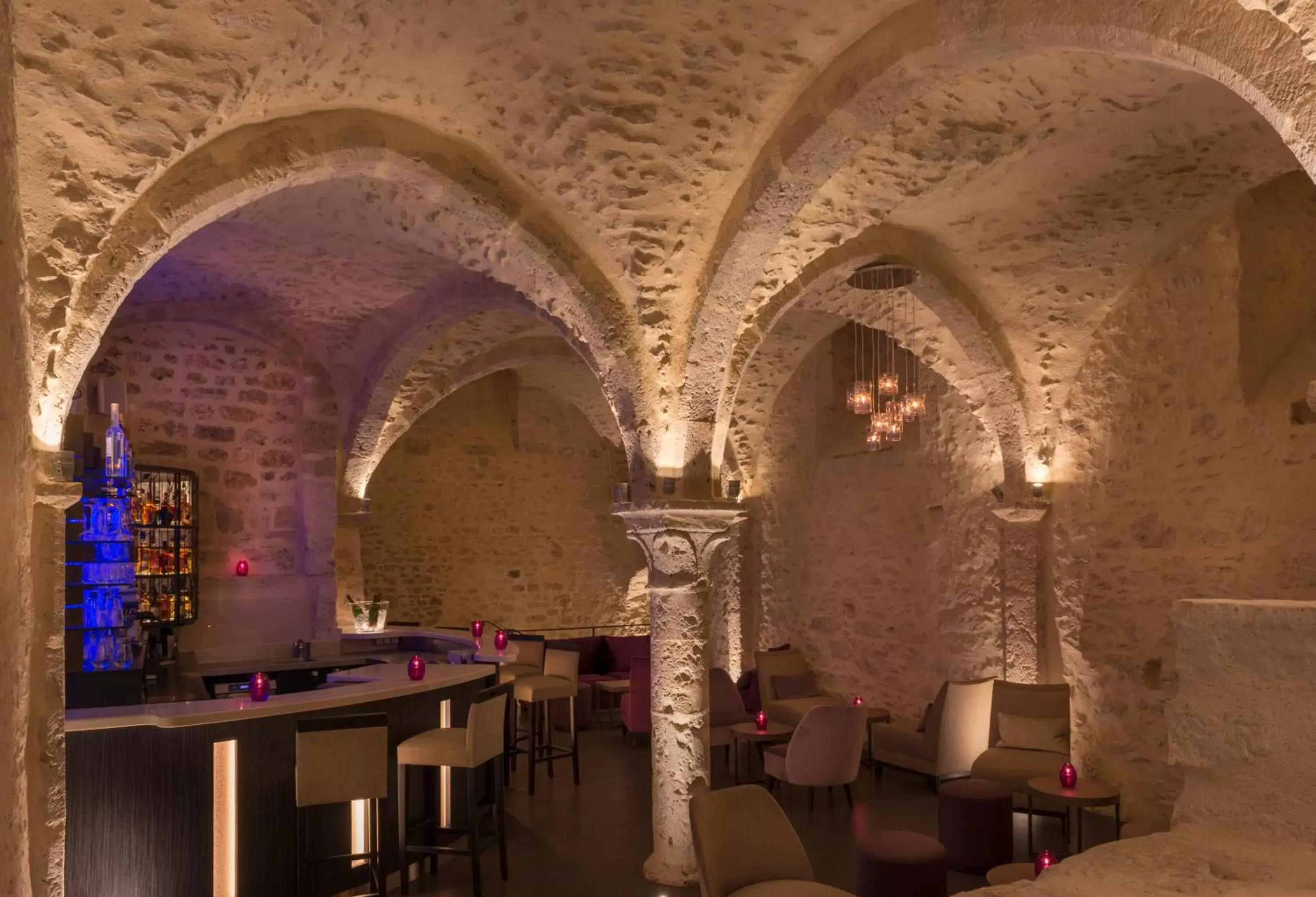 Lounge or bar, Restaurant/Places to Eat in Hôtel Aux Vieux Remparts, The Originals Relais