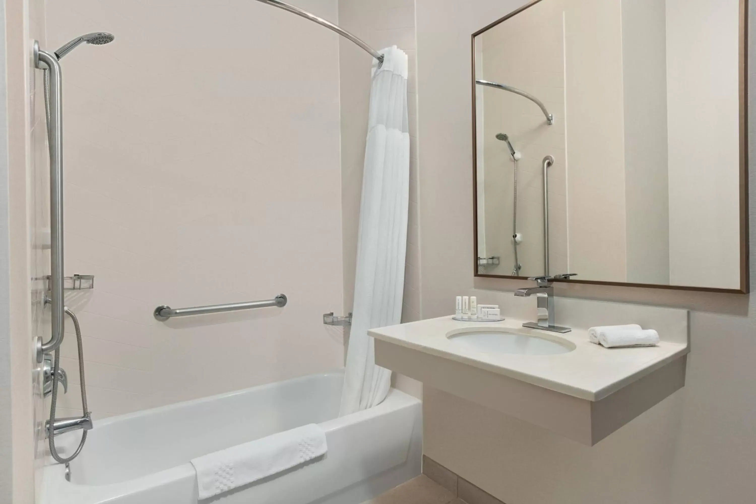 Bathroom in Fairfield Inn & Suites by Marriott Reno Sparks