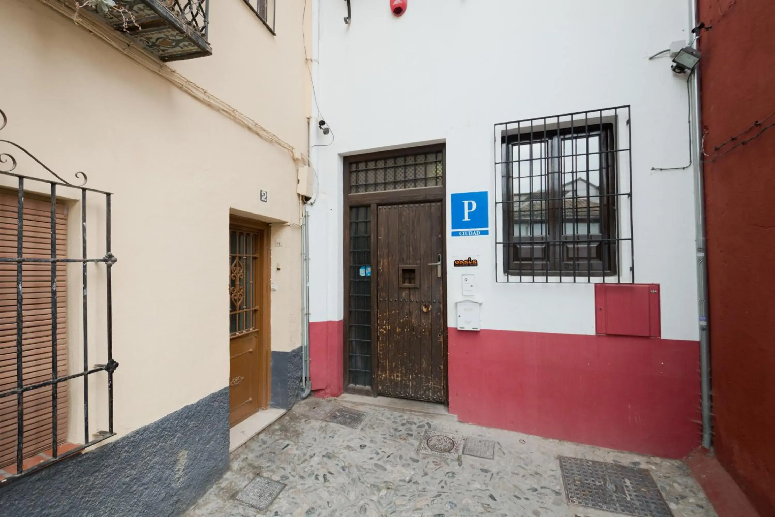 Property building in Oasis Backpackers' Hostel Granada