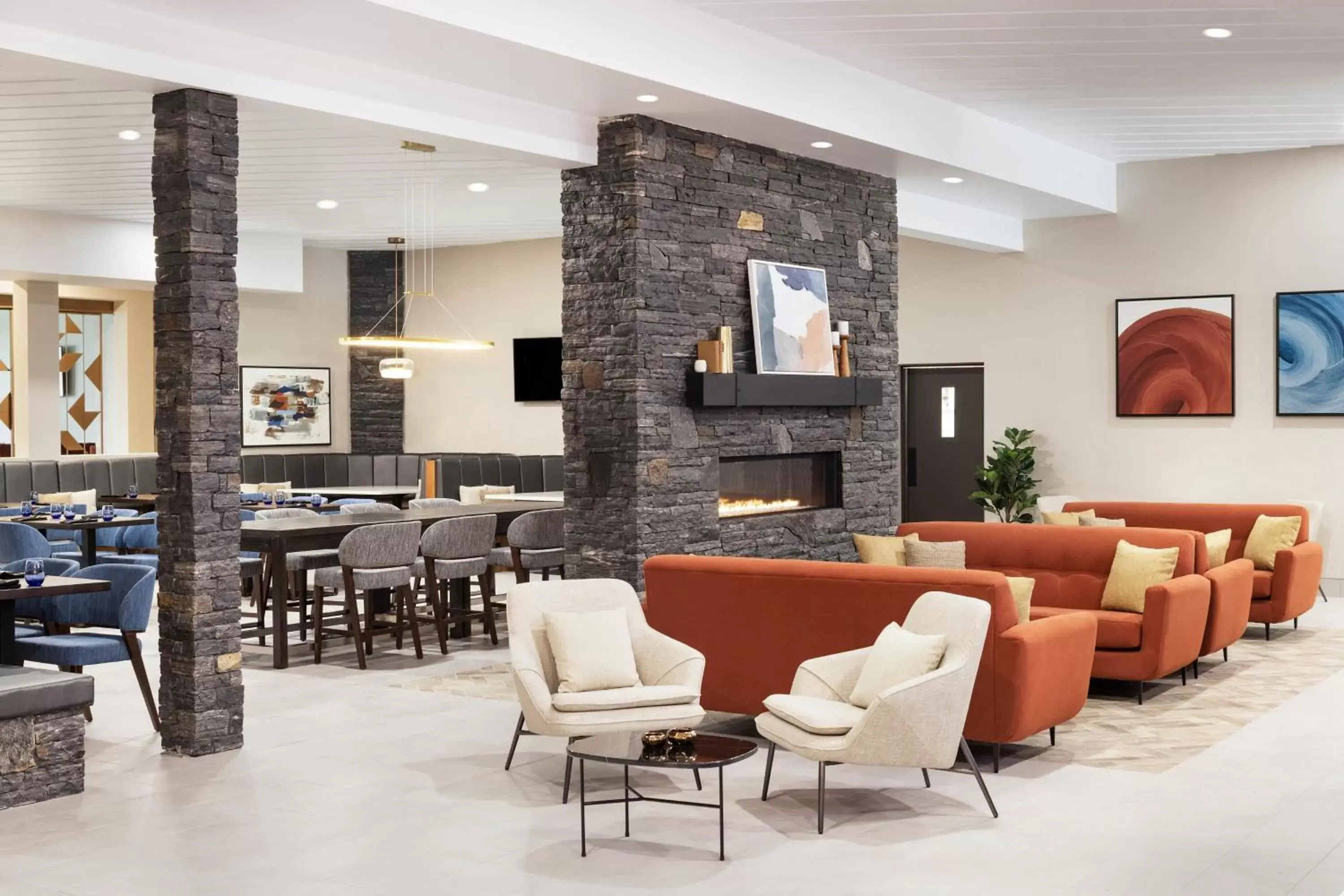Lounge or bar, Lounge/Bar in Delta Hotels by Marriott Grande Prairie Airport