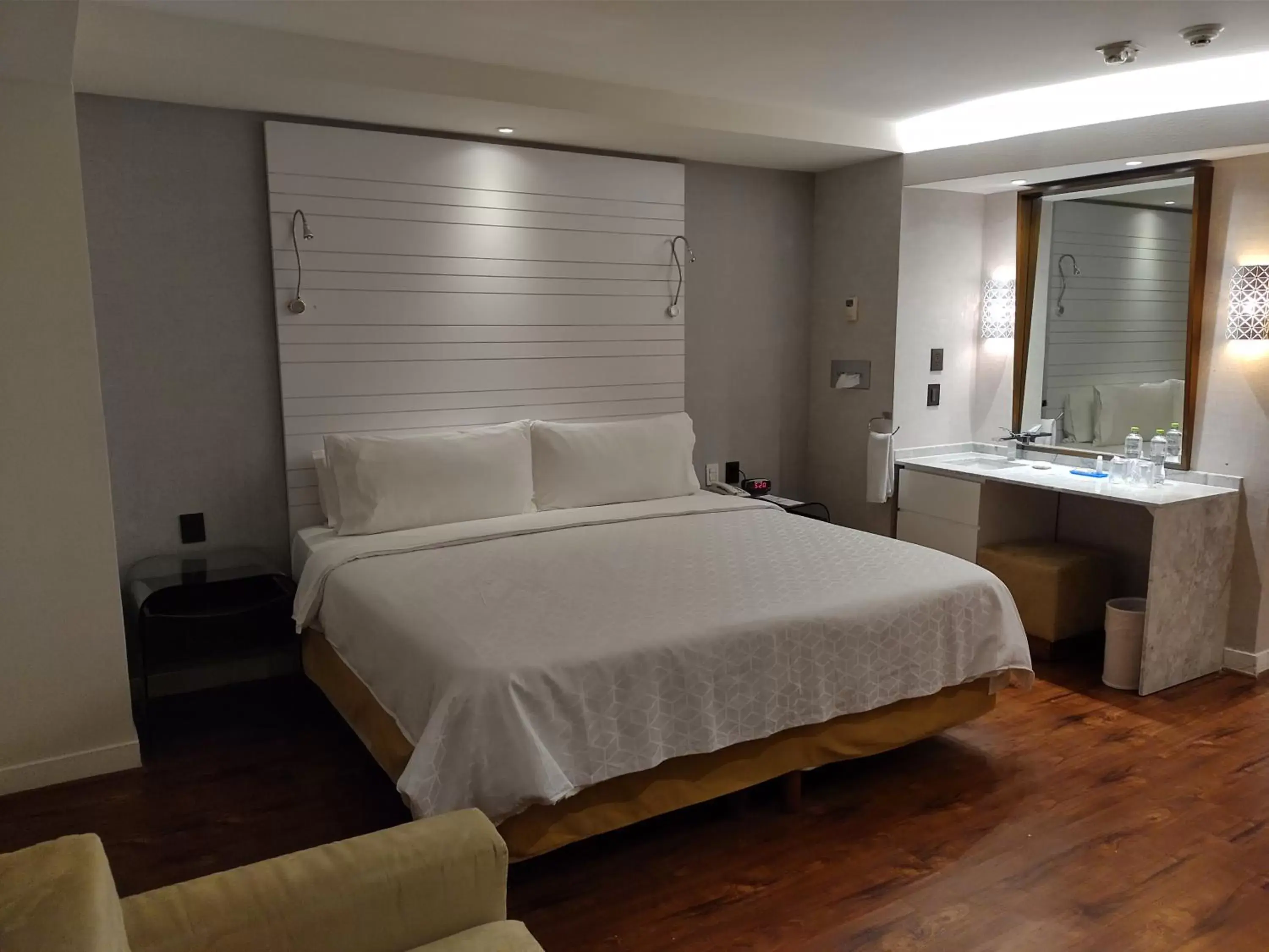 Photo of the whole room, Bed in BelAir Business Mexico City WTC, Trademark by Wyndham