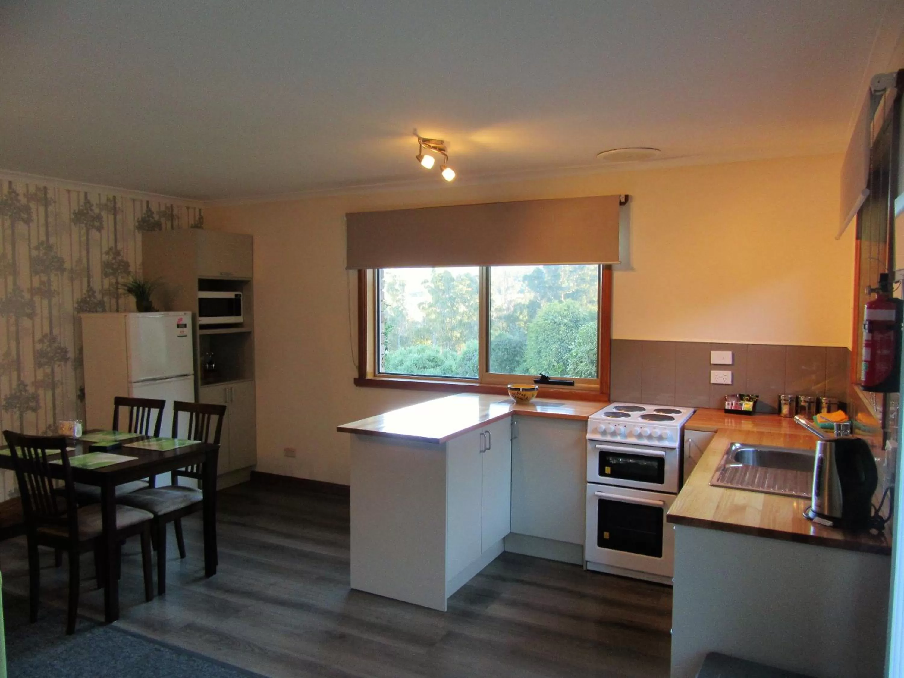 Kitchen or kitchenette, Kitchen/Kitchenette in Sherwood View Accommodation