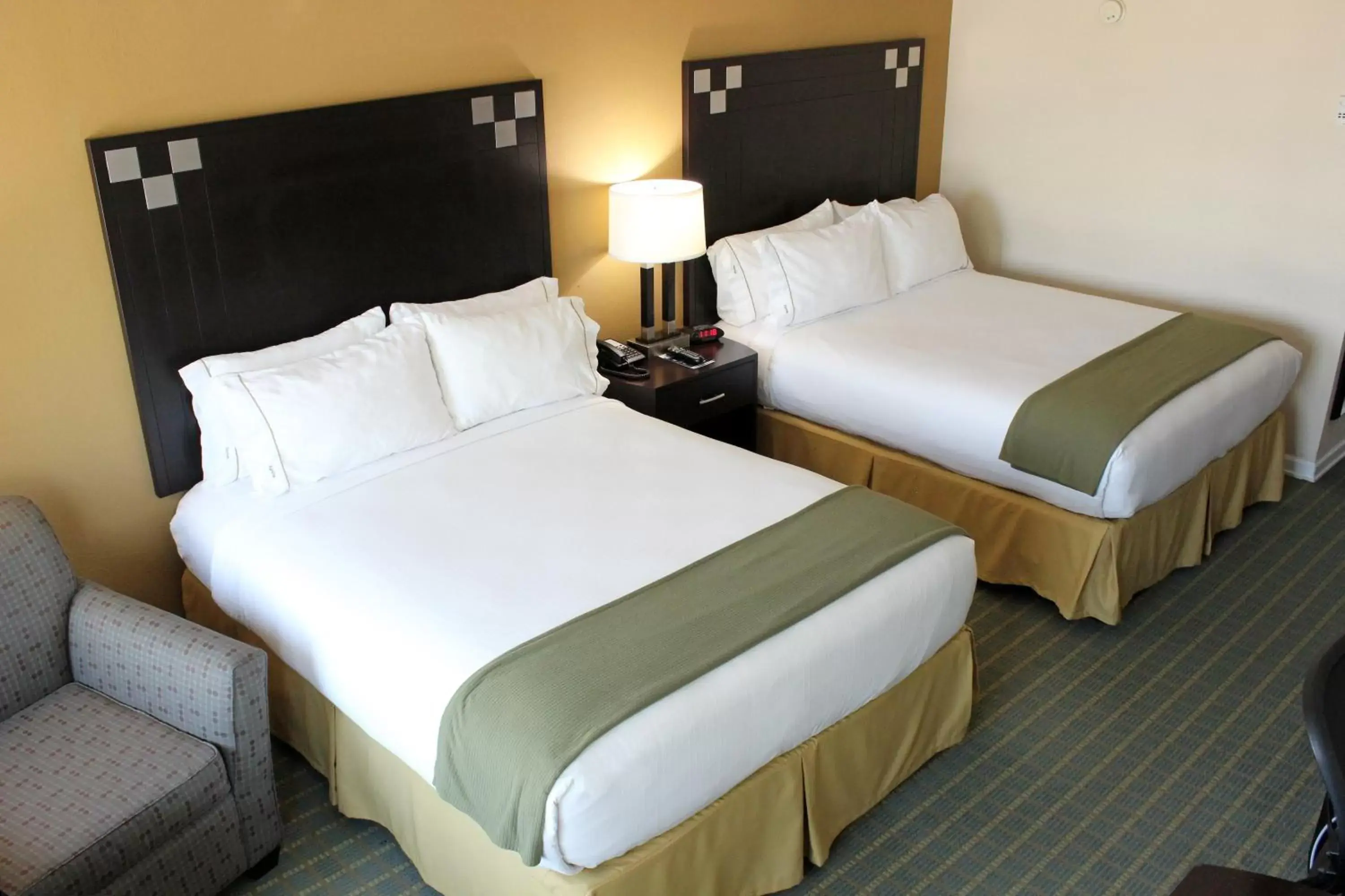 Photo of the whole room, Bed in Holiday Inn Express Van Nuys, an IHG Hotel