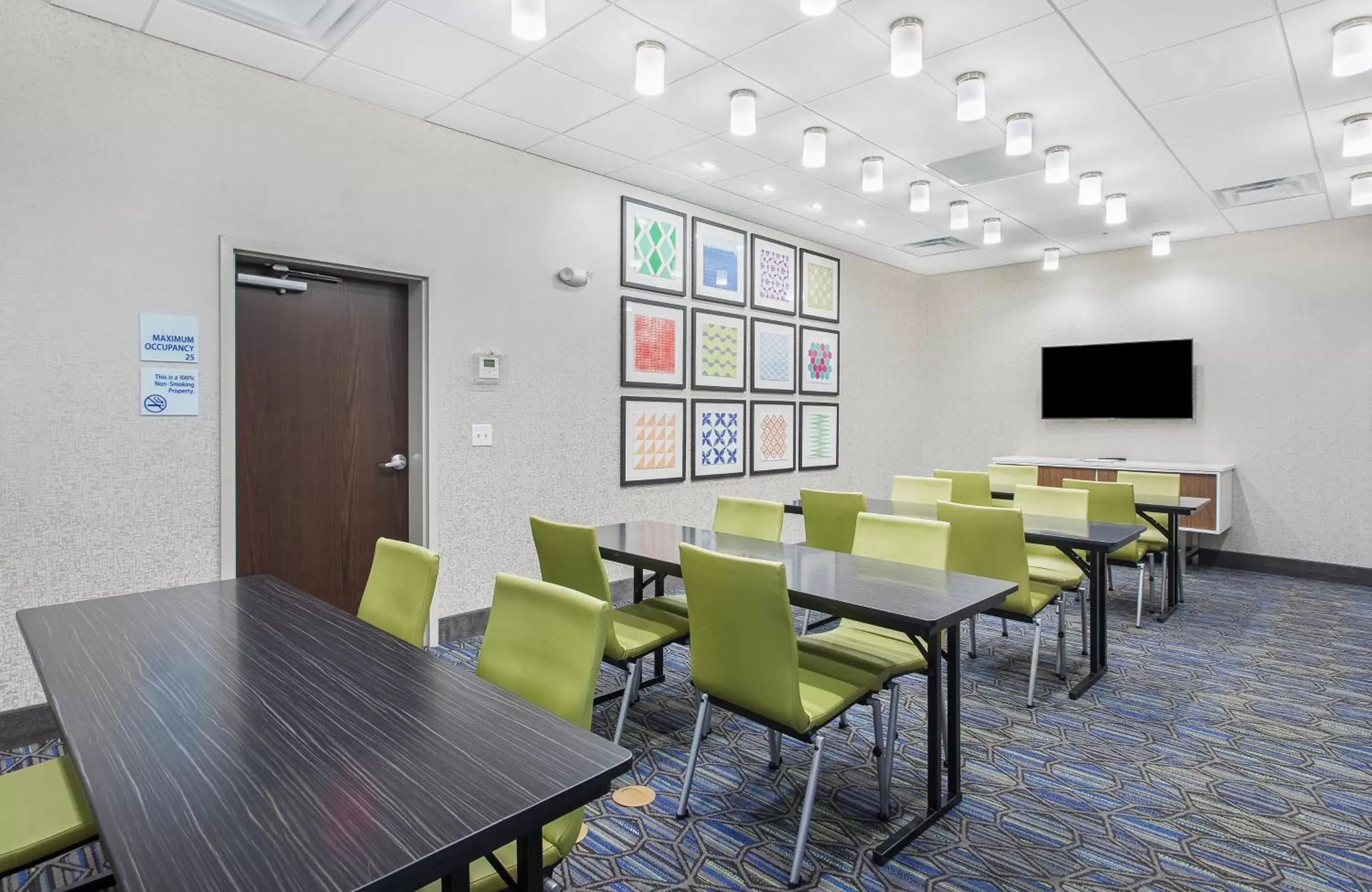 Meeting/conference room, Restaurant/Places to Eat in Holiday Inn Express Williamsburg, an IHG Hotel