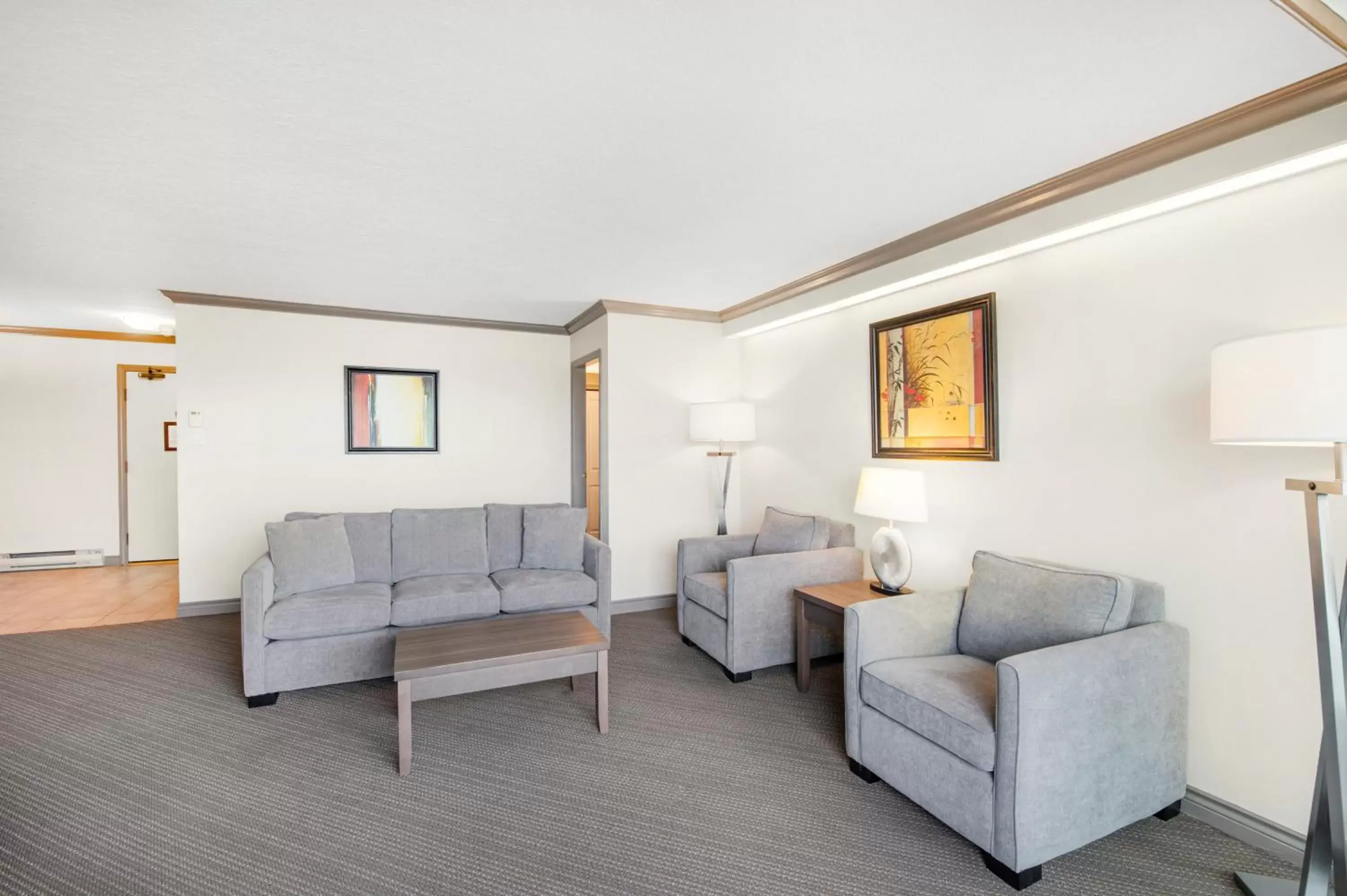 Living room, Seating Area in Victoria Regent Waterfront Hotel & Suites