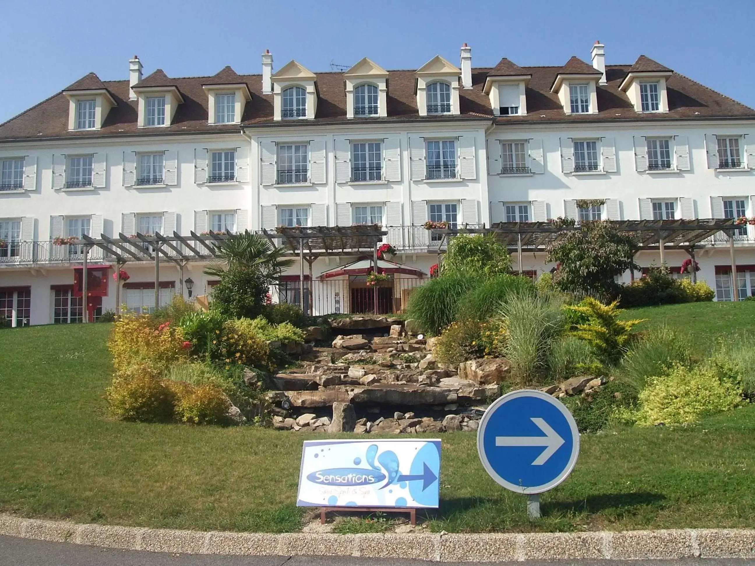 Facade/entrance, Property Building in Best Western Hotel Ile de France
