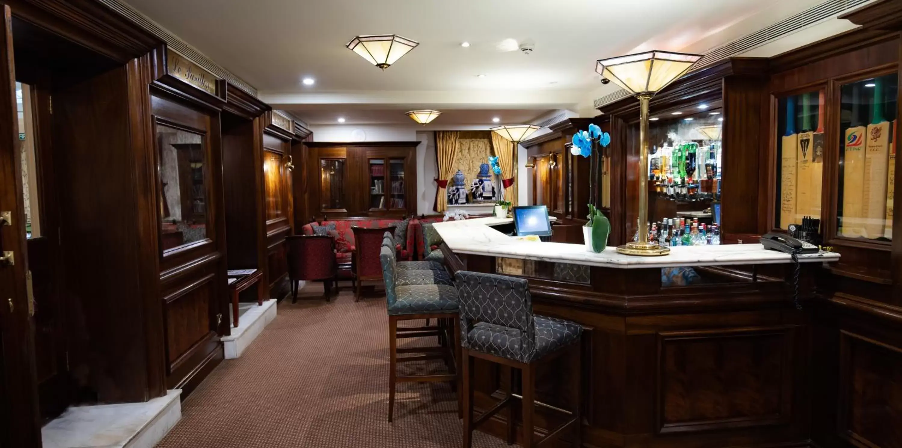 Lounge or bar, Lounge/Bar in Rochester Hotel by Blue Orchid