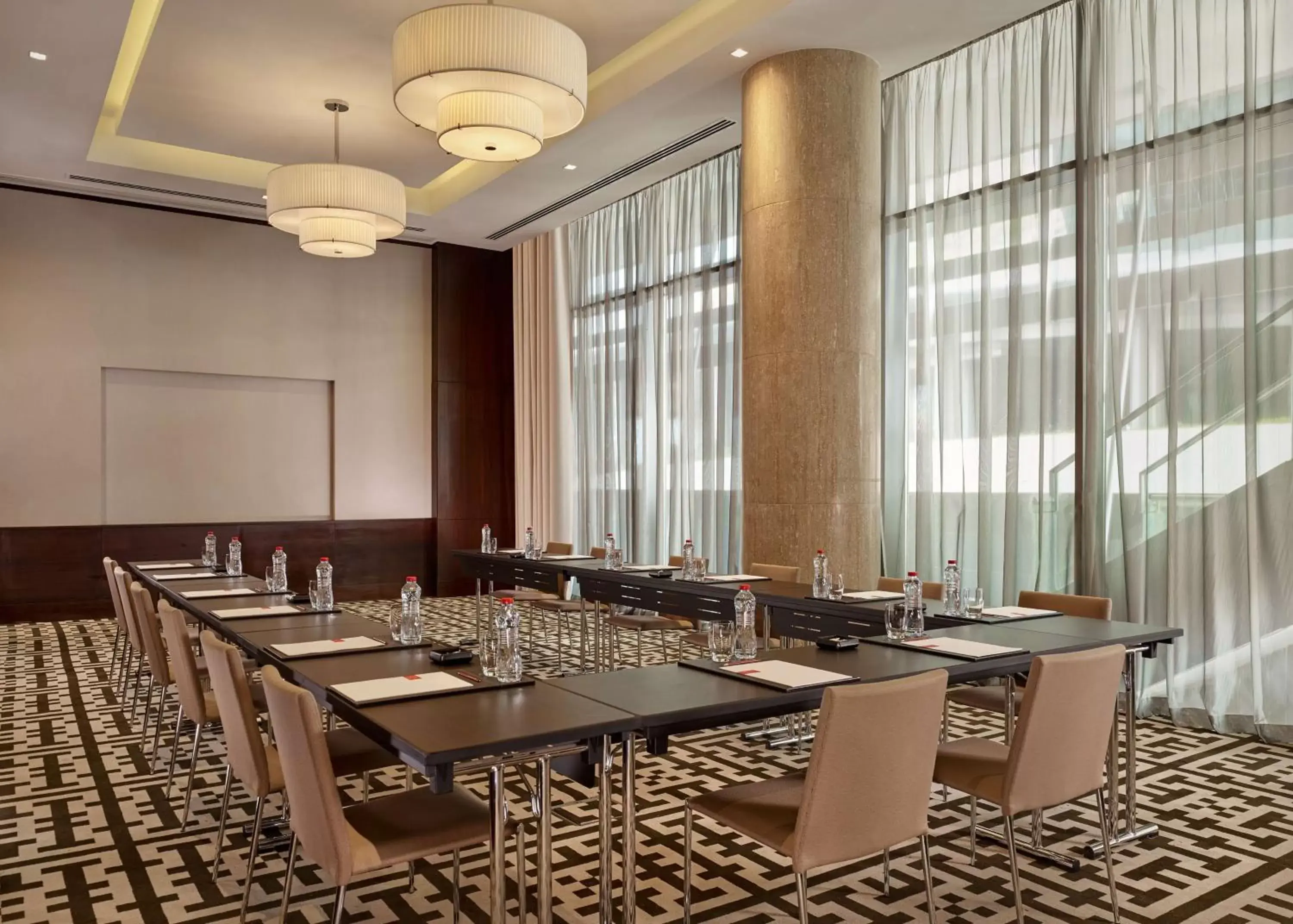 Meeting/conference room, Restaurant/Places to Eat in Grand Hyatt Abu Dhabi Hotel & Residences Emirates Pearl