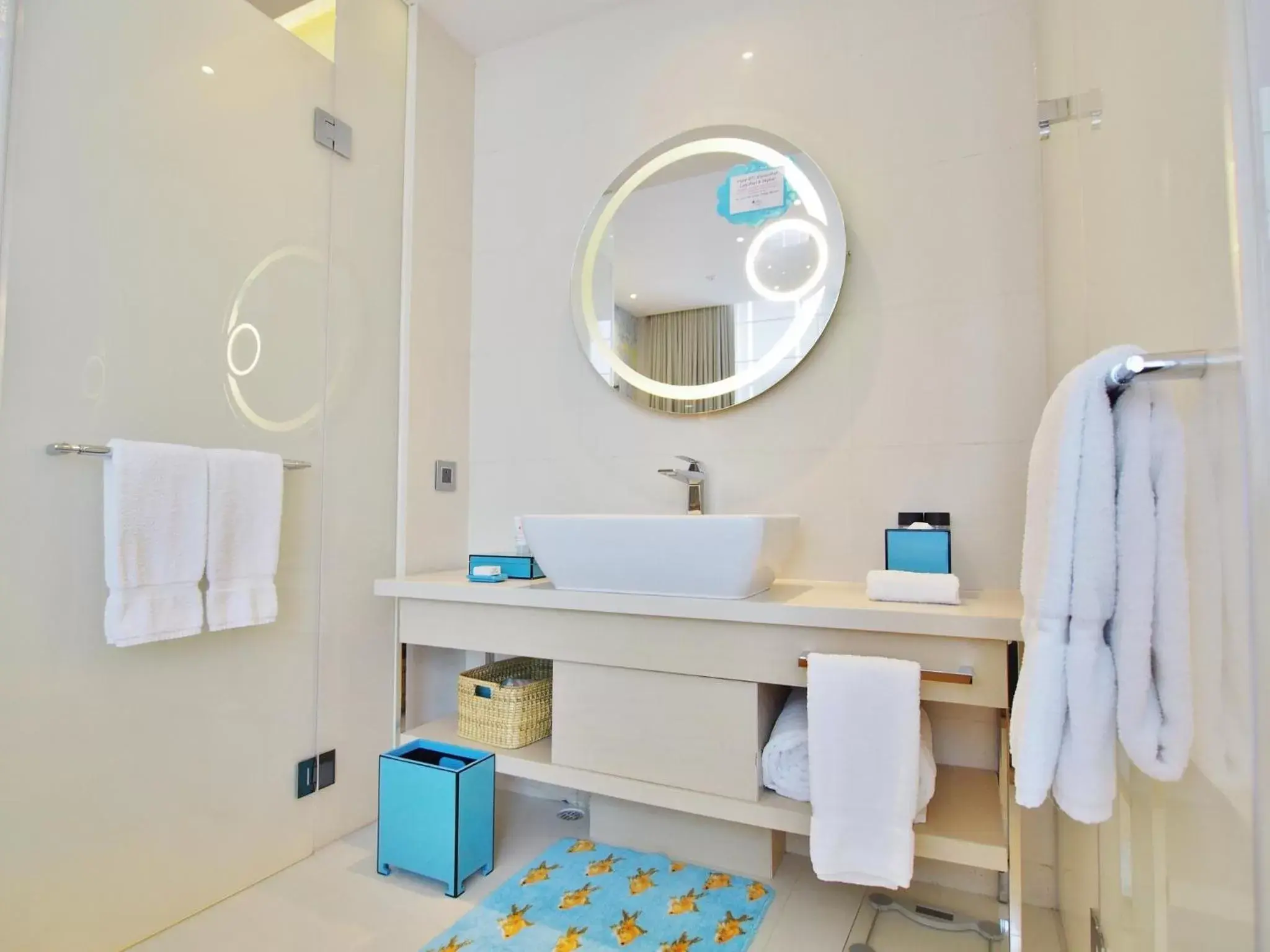 Bathroom in Hotel Indigo Hong Kong Island, an IHG Hotel
