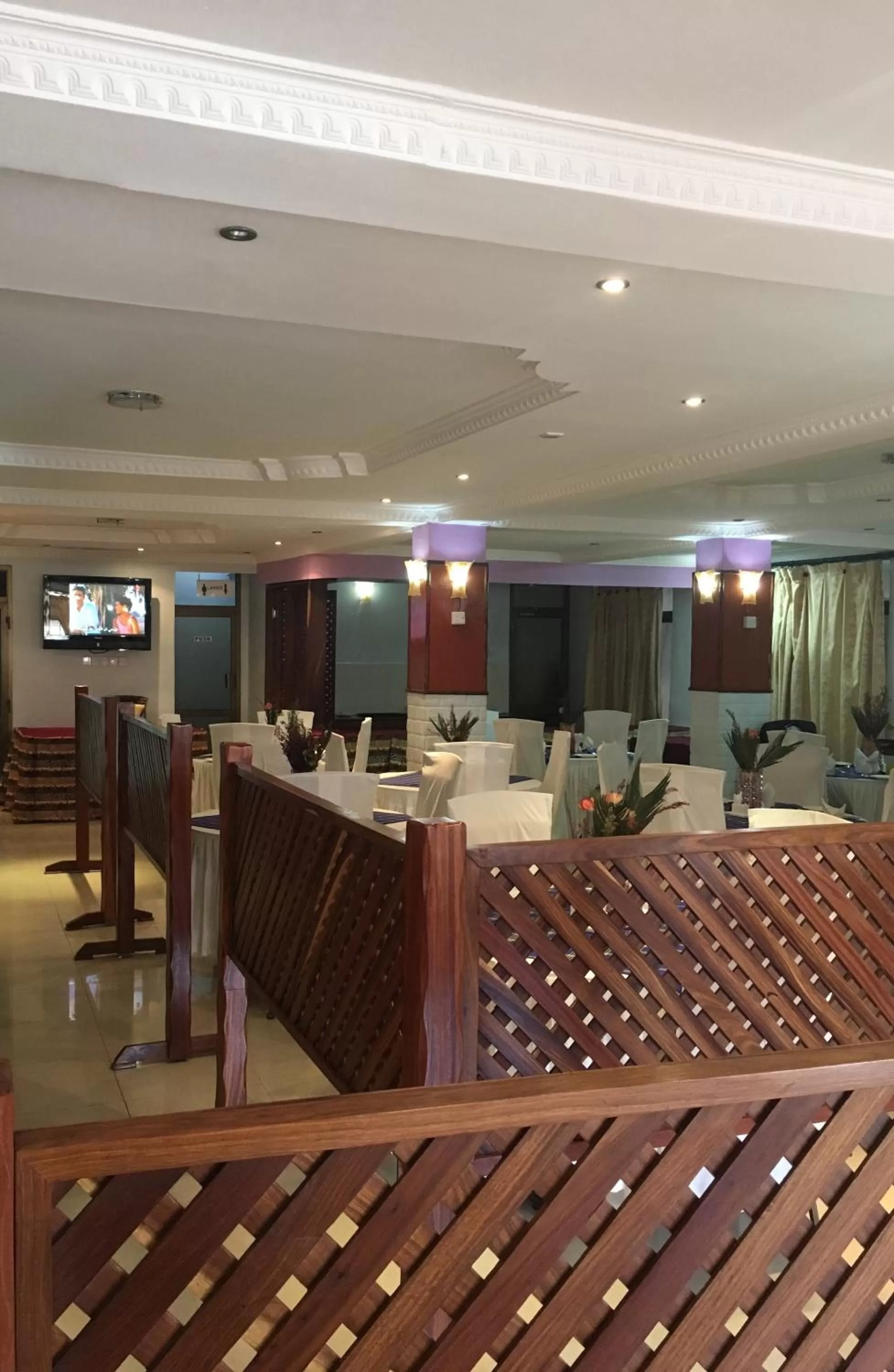 Restaurant/places to eat in Natron Palace Hotel