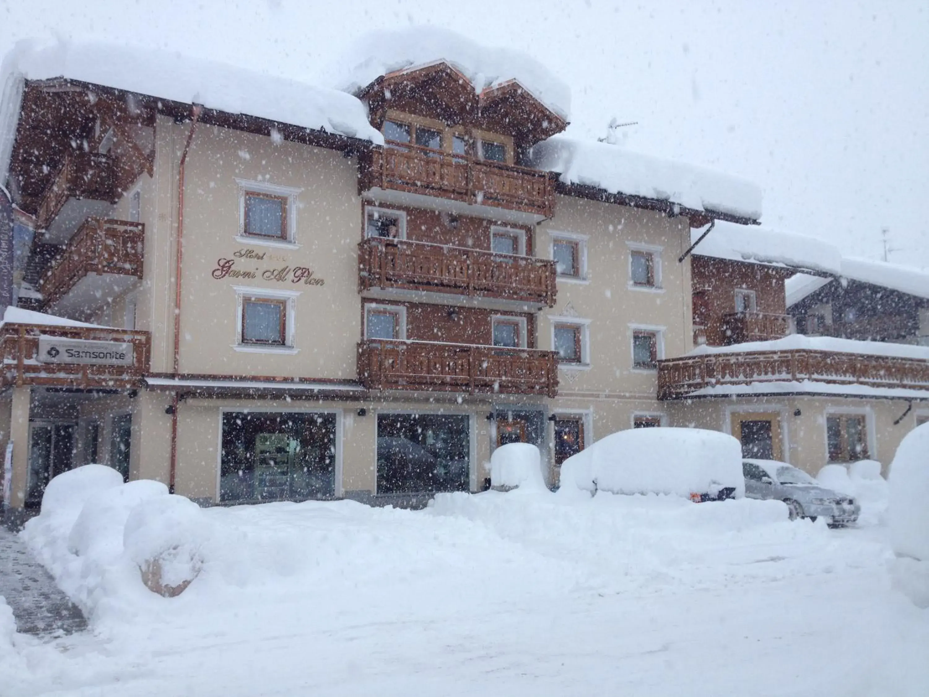 Property building, Winter in Hotel Garnì al Plan