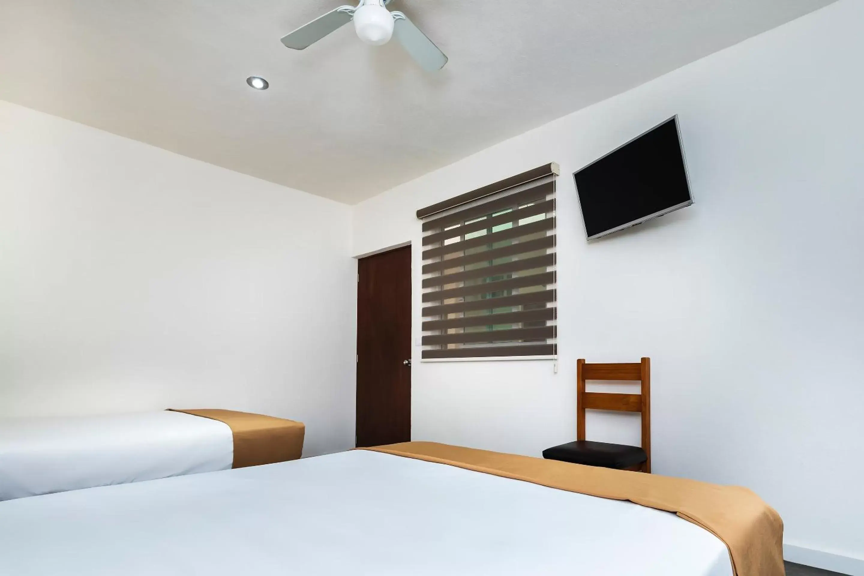 Bedroom, Bed in Capital O Hotel Joyma Suites, San Luis
