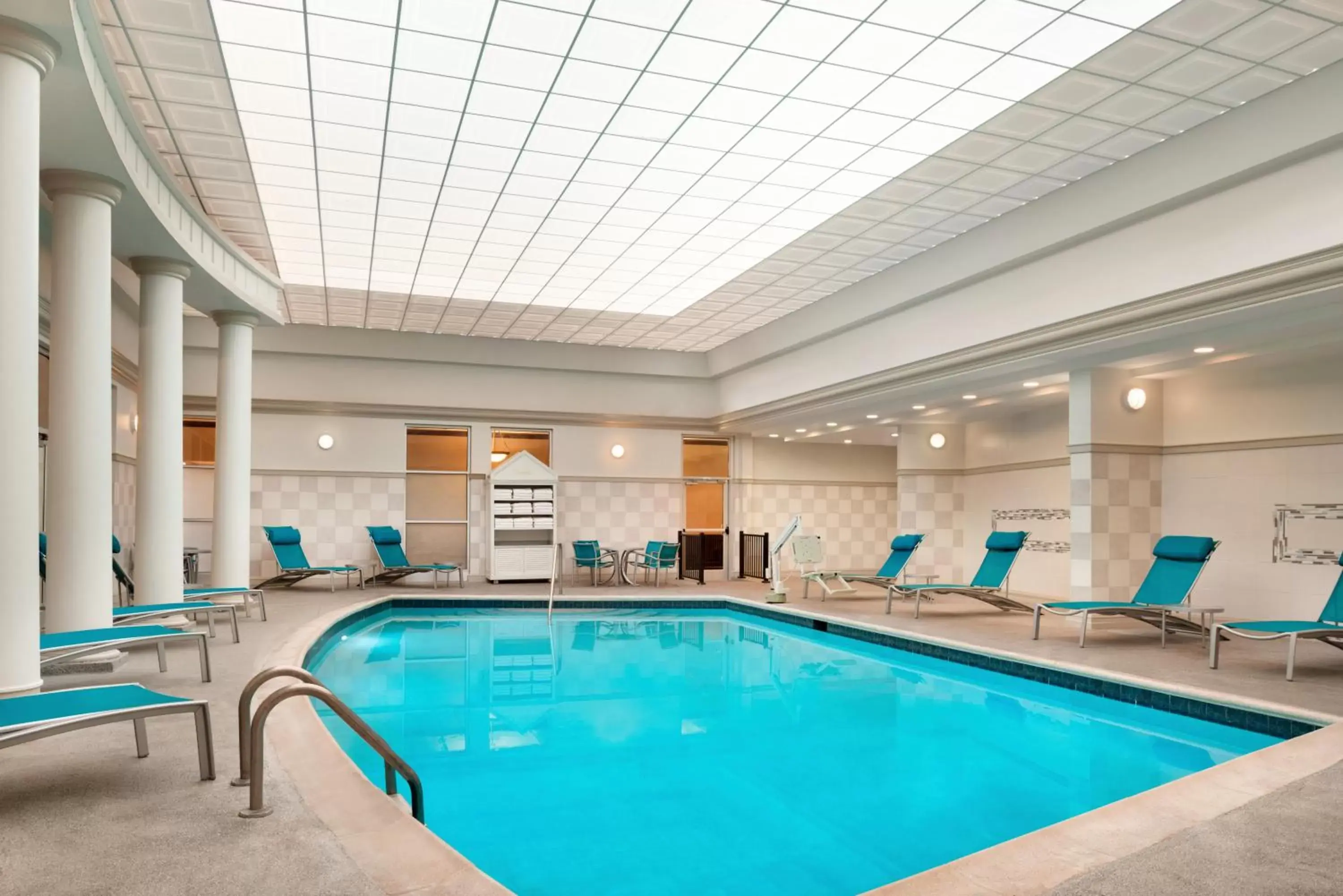 Swimming Pool in Radisson Hotel Cincinnati Riverfront