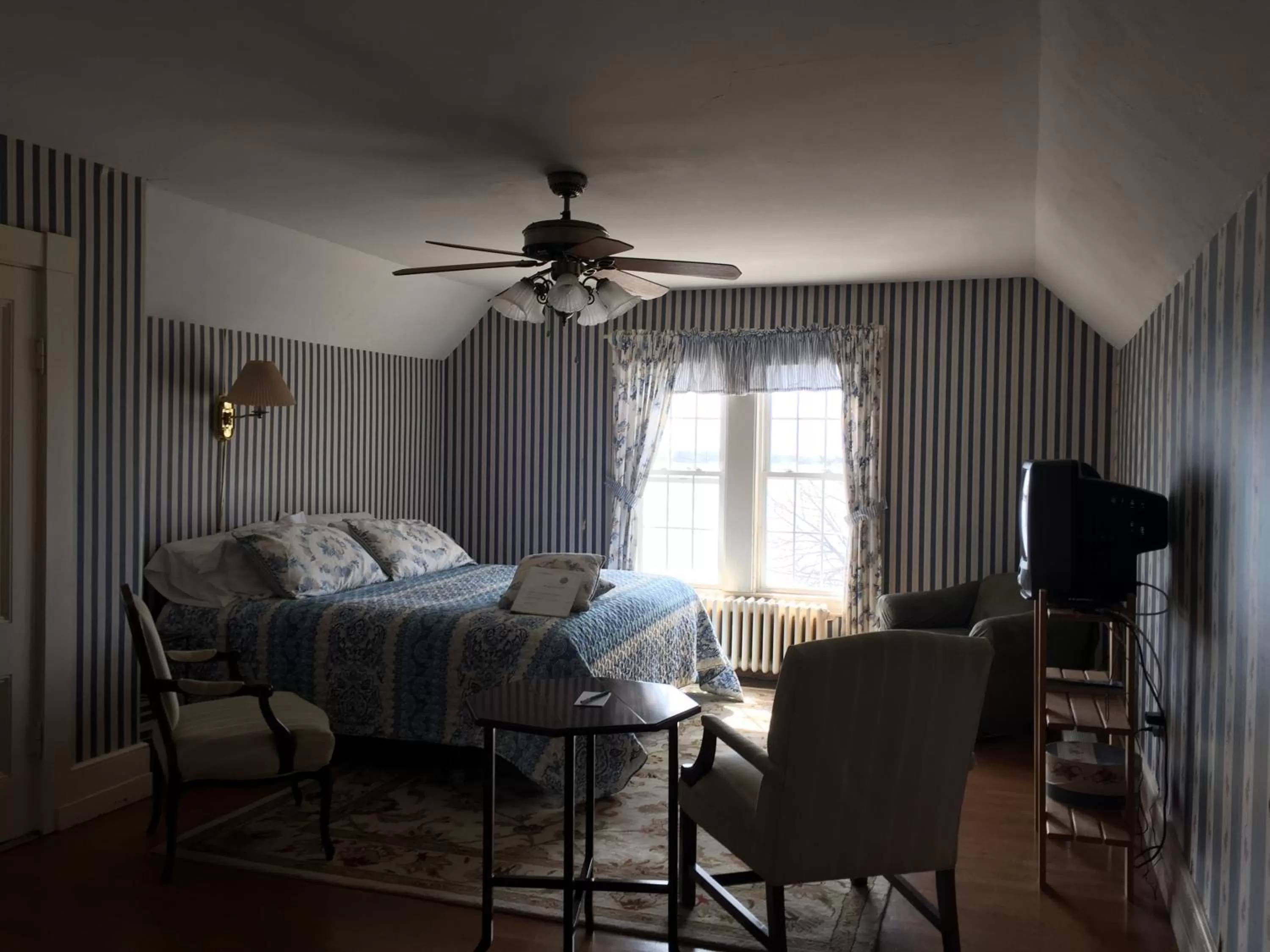 Day, Seating Area in Harborview Inn