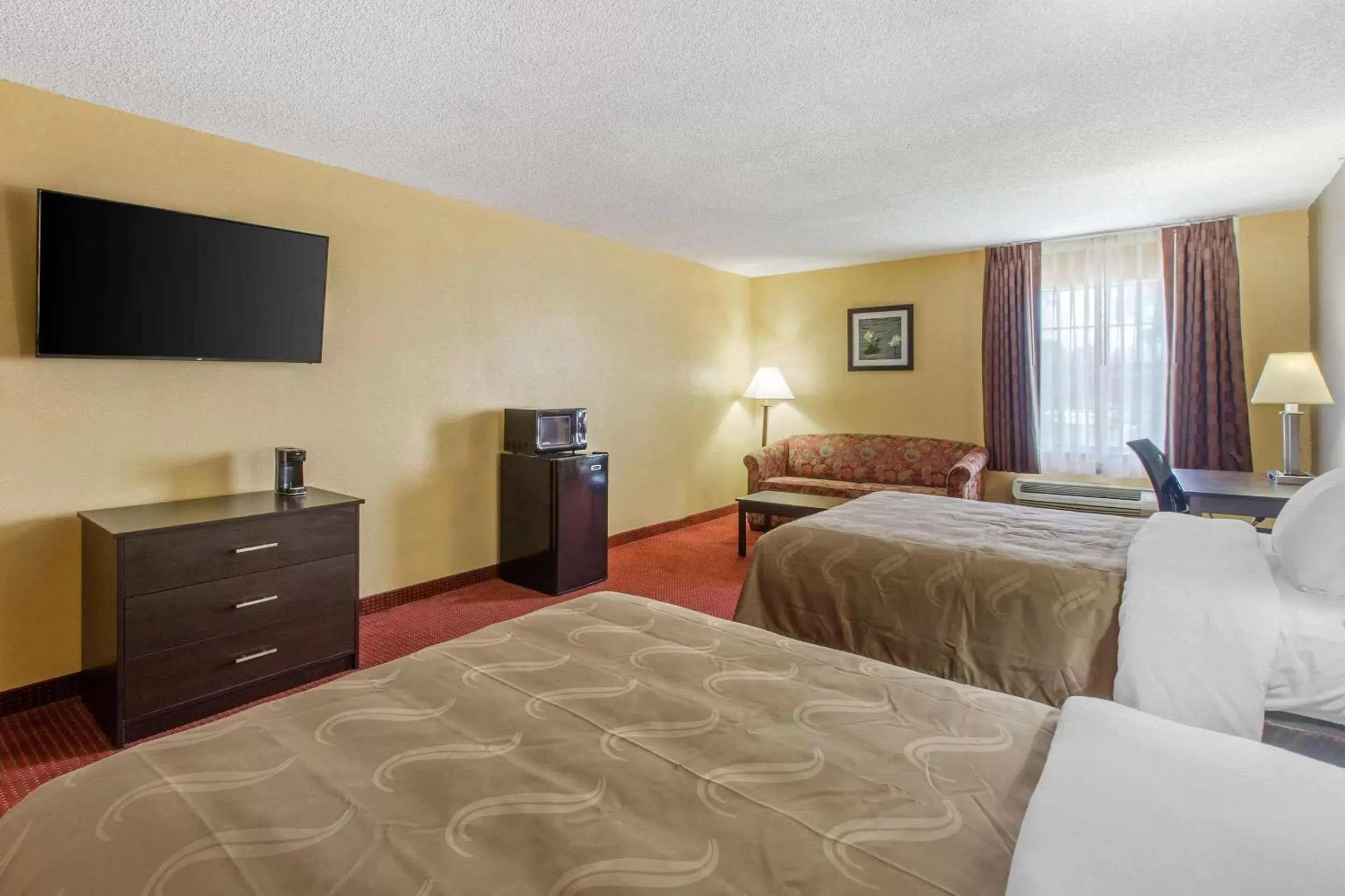 Photo of the whole room, Bed in Quality Inn Williamston