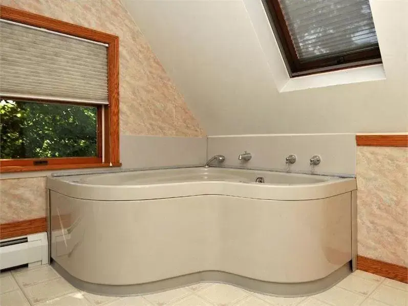 Bathroom in Victorian Loft Bed and Breakfast