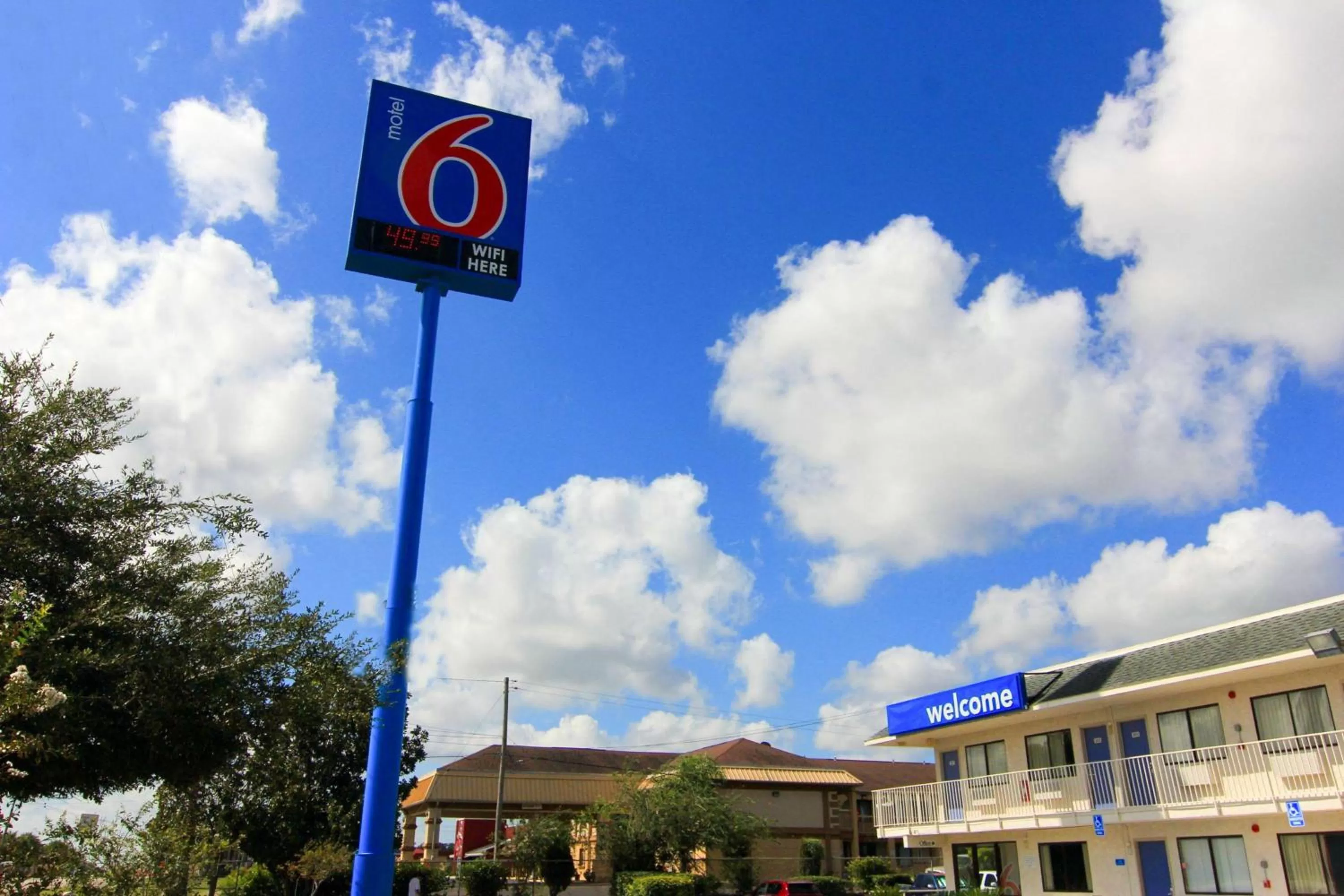 Property building in Motel 6-Kingsville, TX