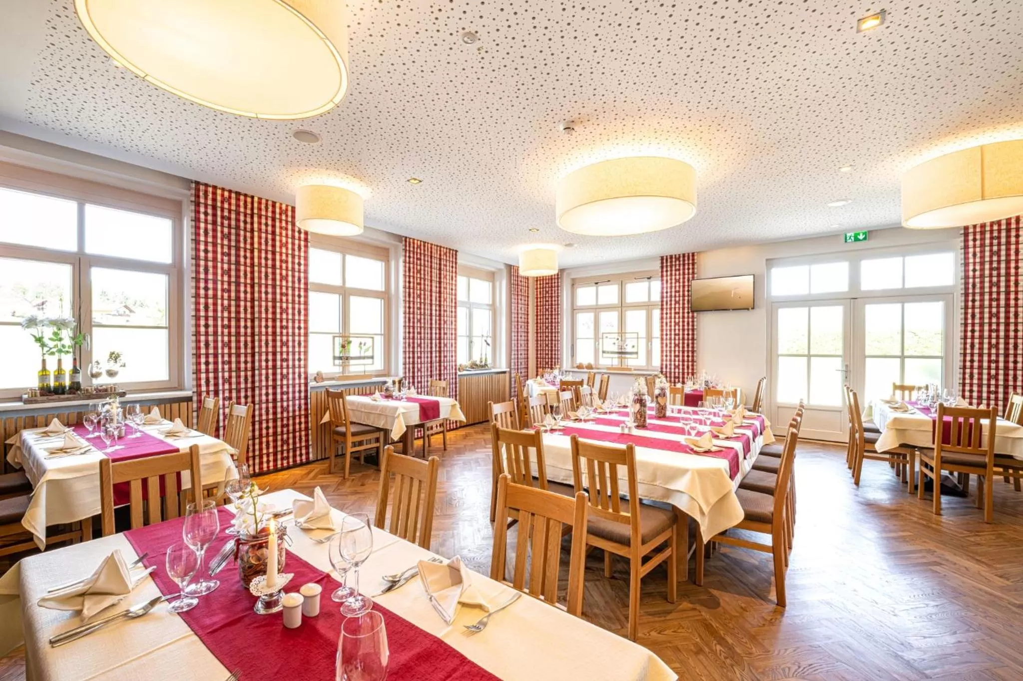 Restaurant/places to eat in Hotel Loy