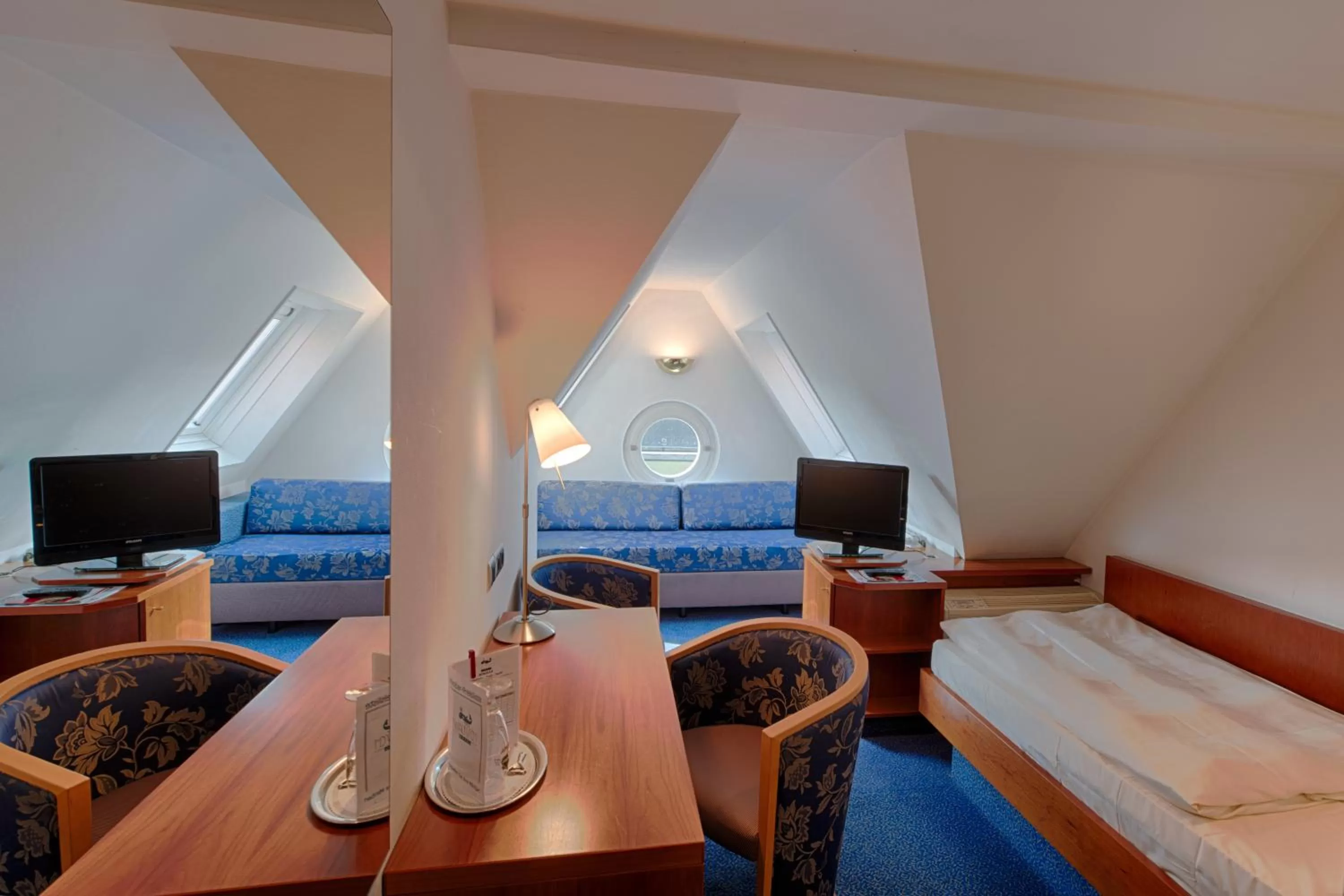 Photo of the whole room, Bed in Hotel & Restaurant Walfisch