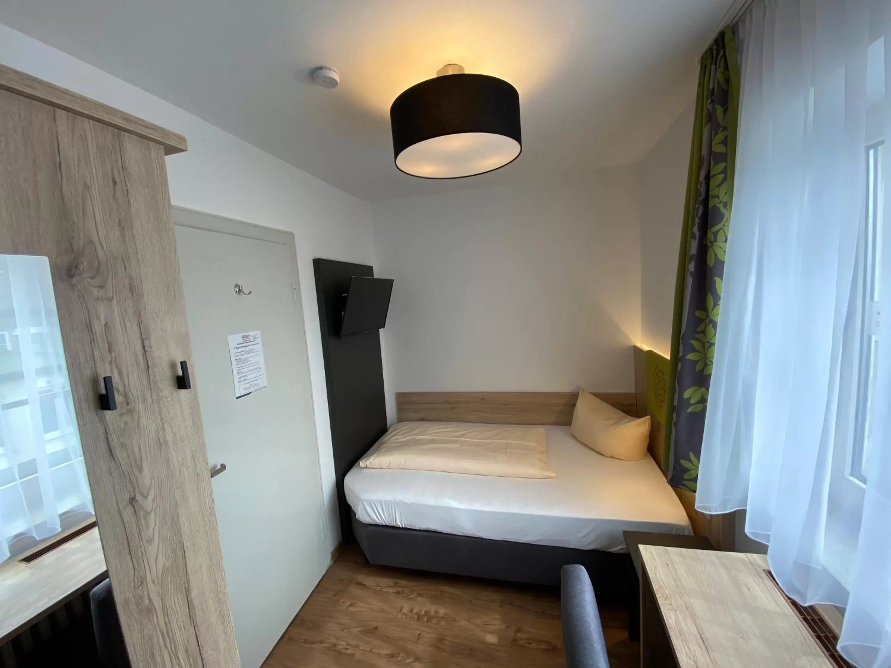 Bed in Hotel Goldene Traube