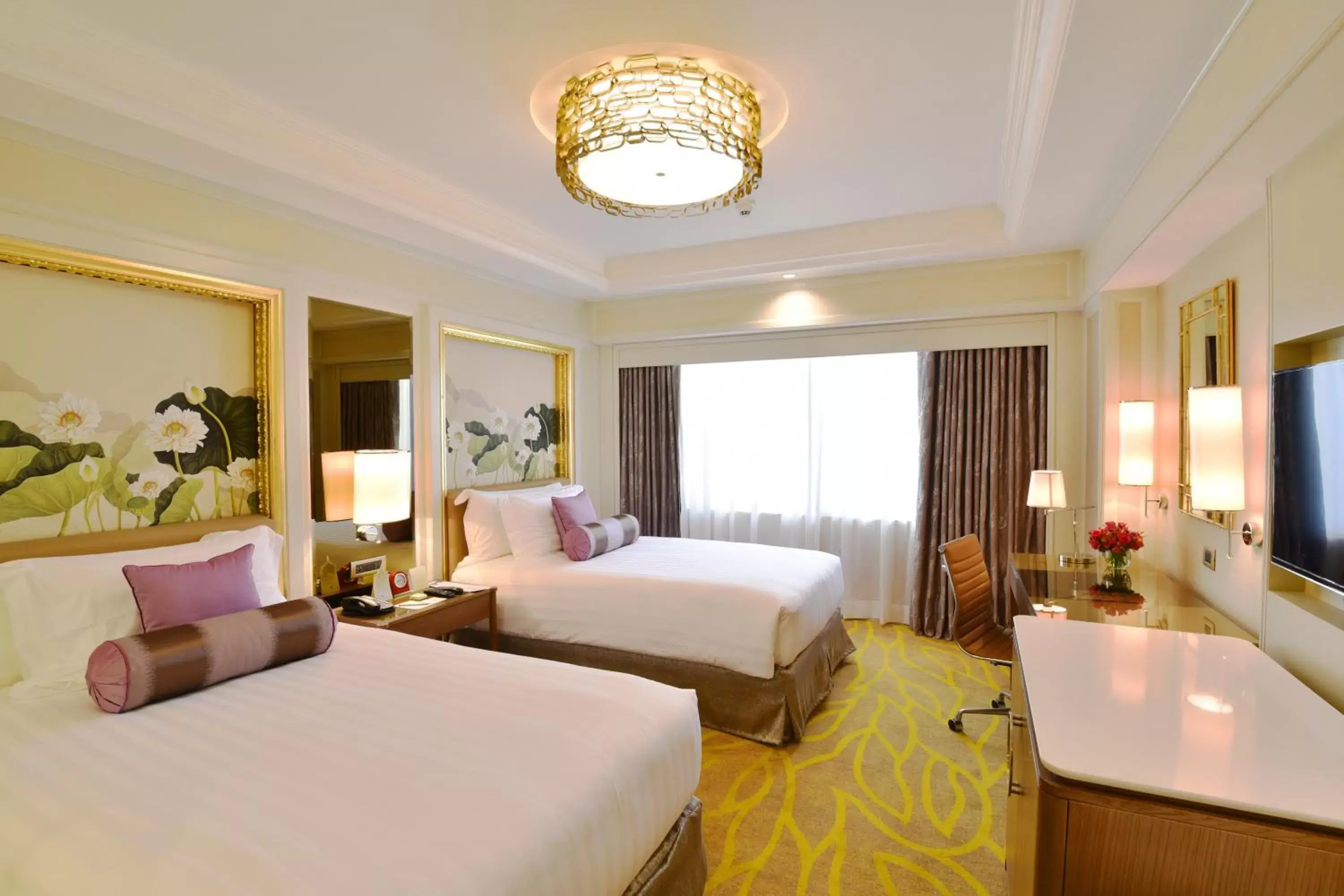 Club Premier Twin Room in Dusit Thani Manila