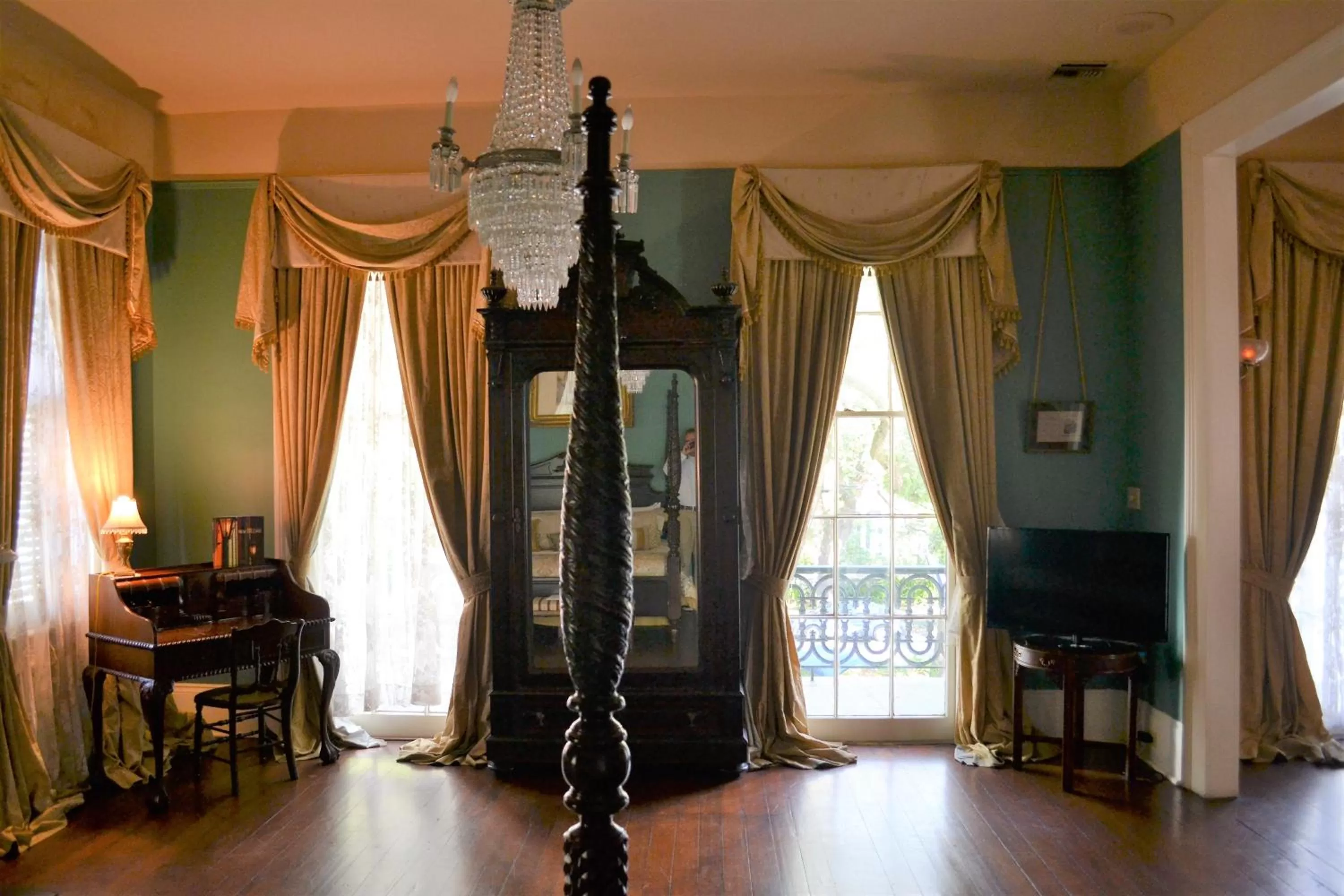 TV and multimedia, Seating Area in Edgar Degas House Historic Home and Museum