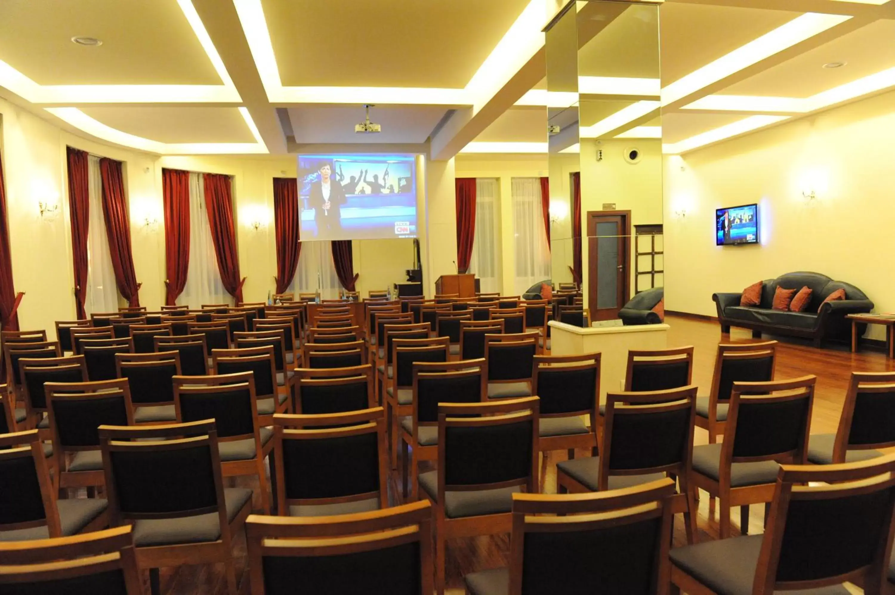 Business facilities in Hotel Aliados