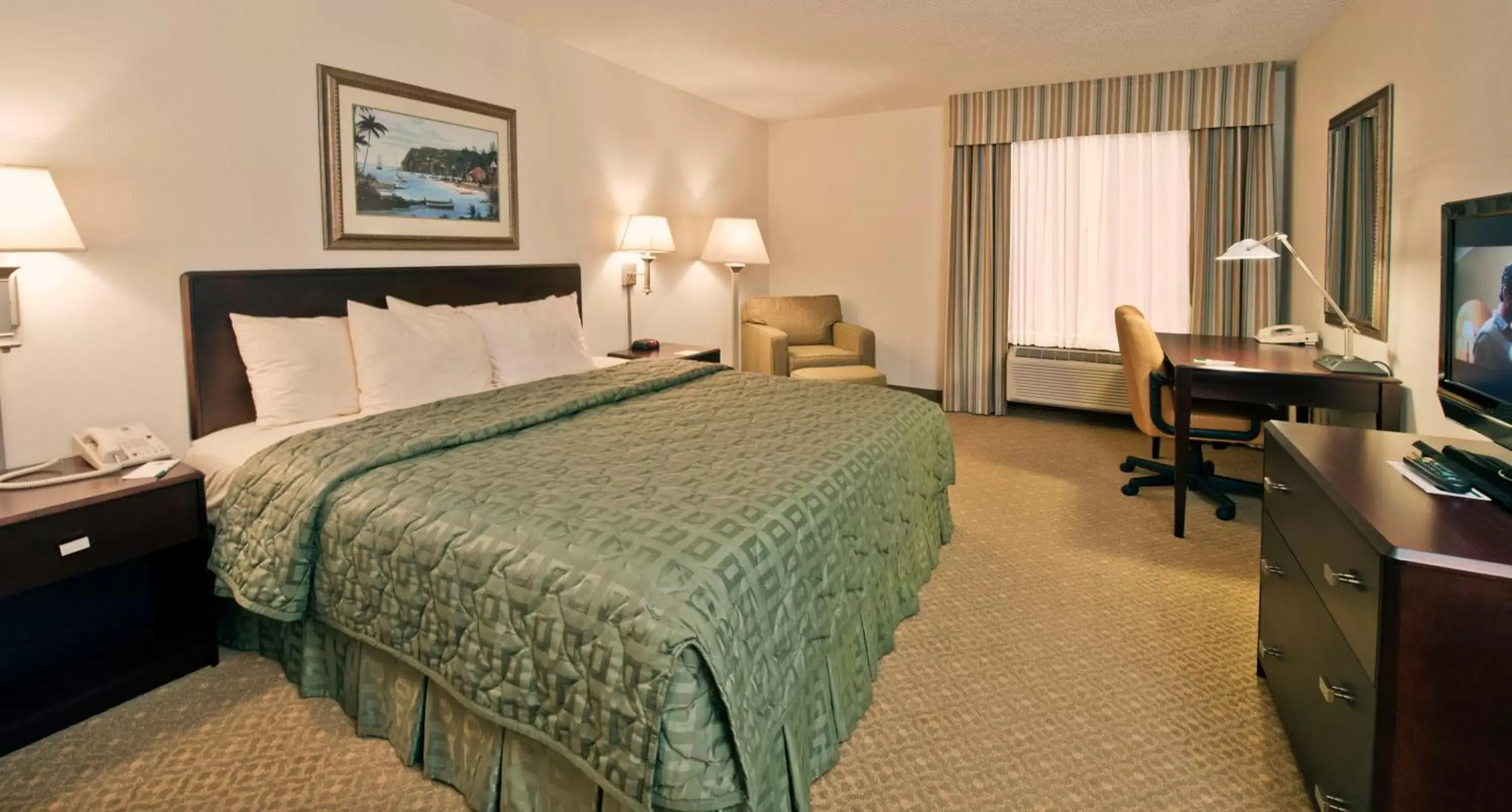 Bedroom, Room Photo in Ann Arbor Regent Hotel and Suites