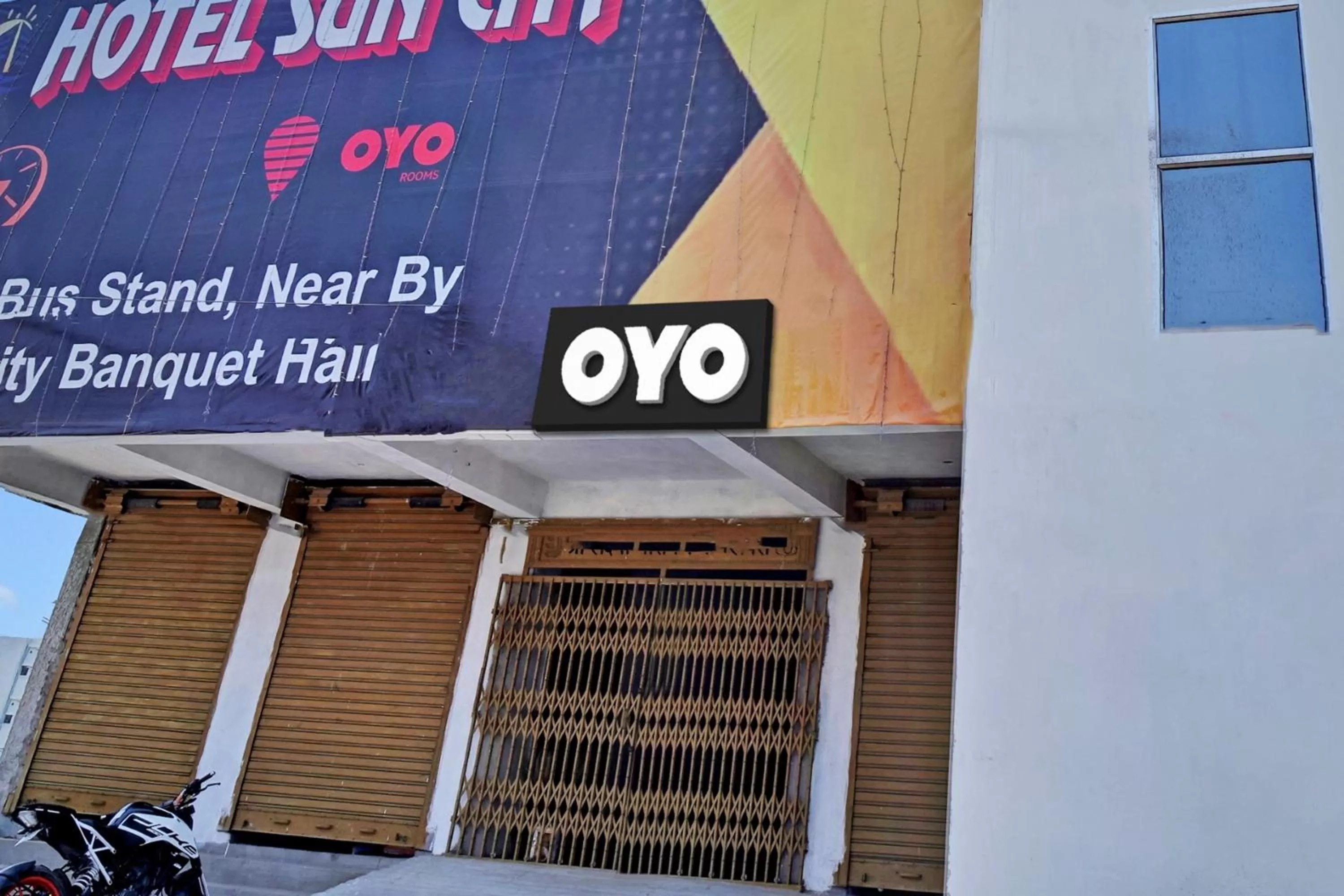 Facade/entrance in OYO Flagship Hotel Sun City