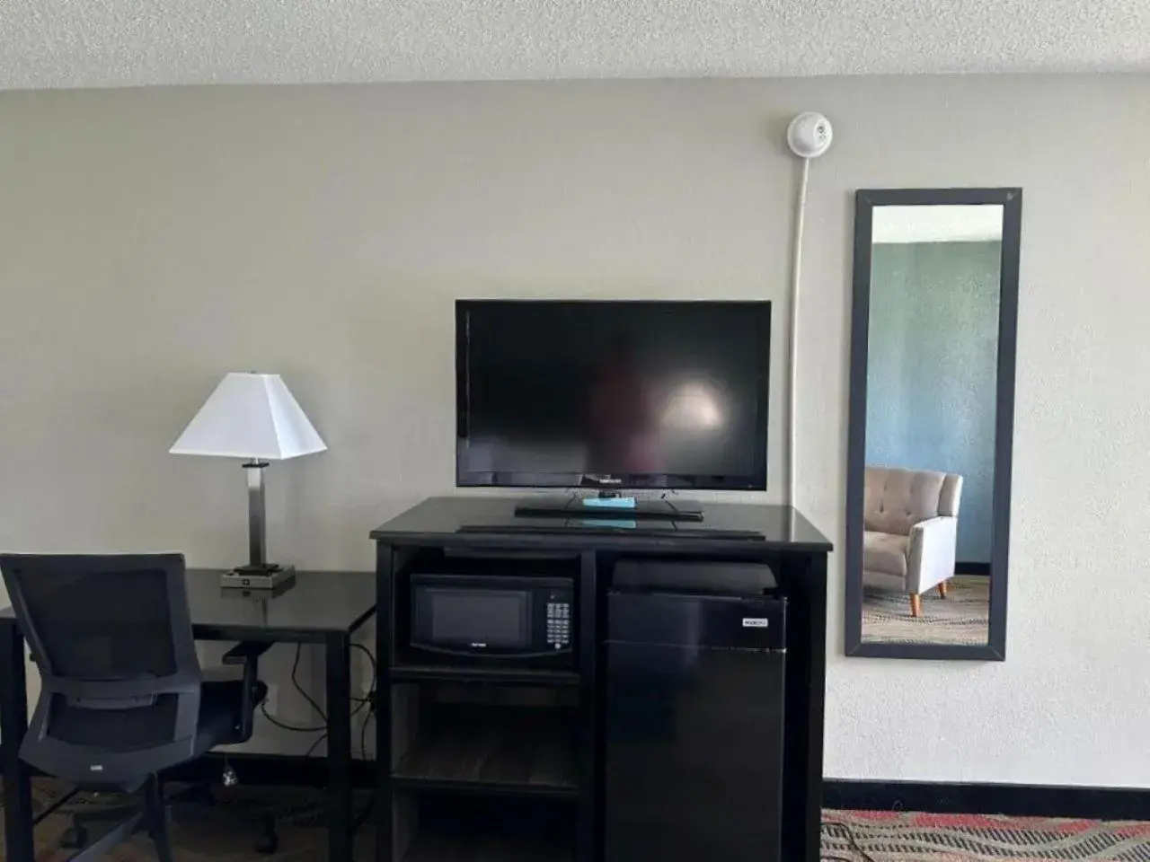 TV and multimedia, TV/Entertainment Center in Quality Inn & Suites