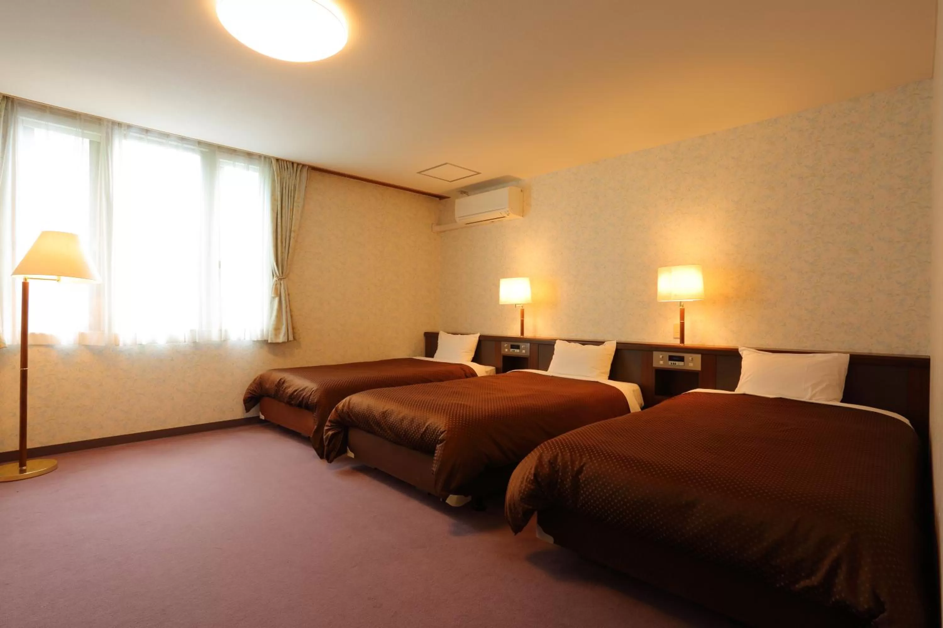 Photo of the whole room, Bed in Hotel Oak Forest