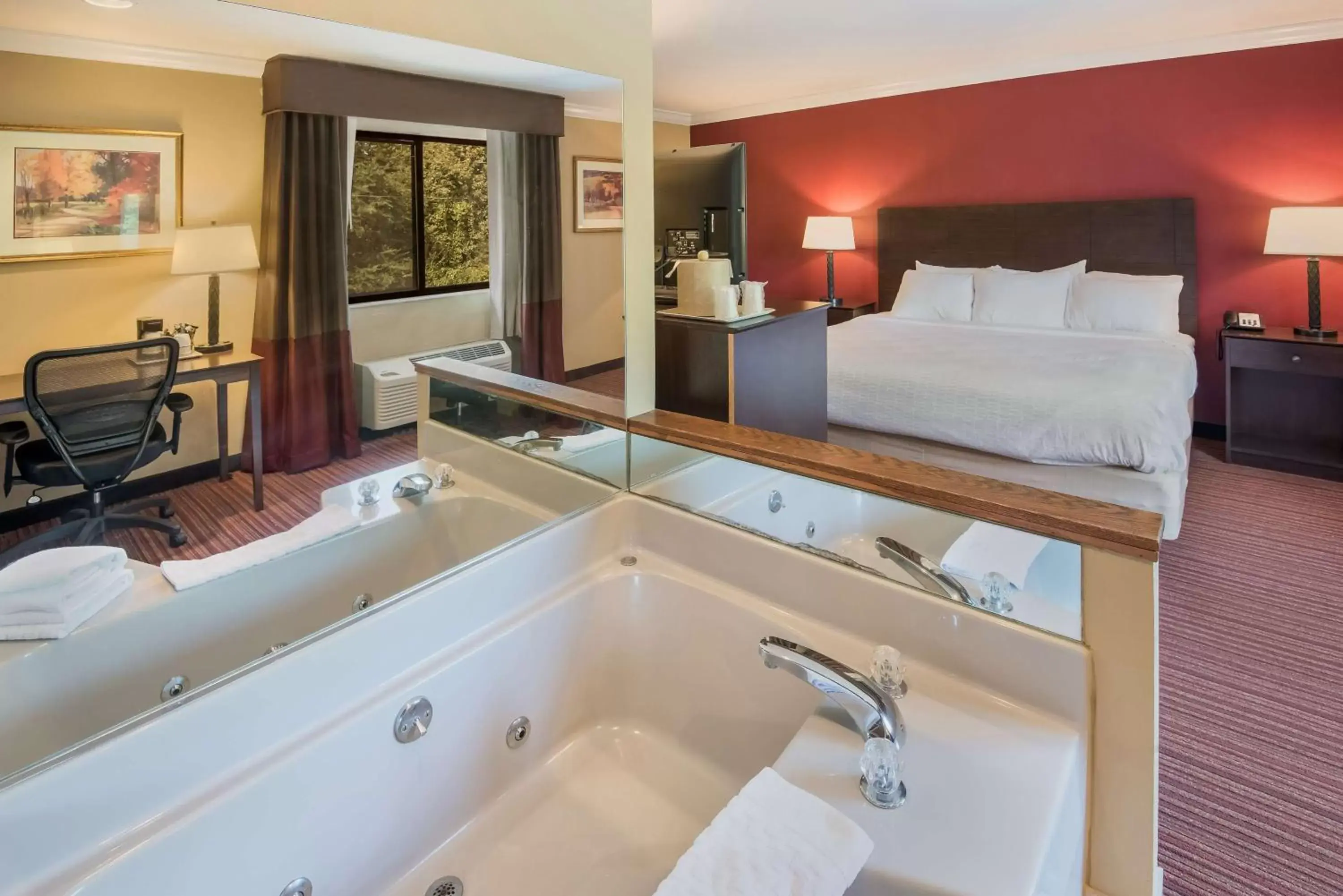 Bedroom, Bathroom in Best Western Sycamore Inn