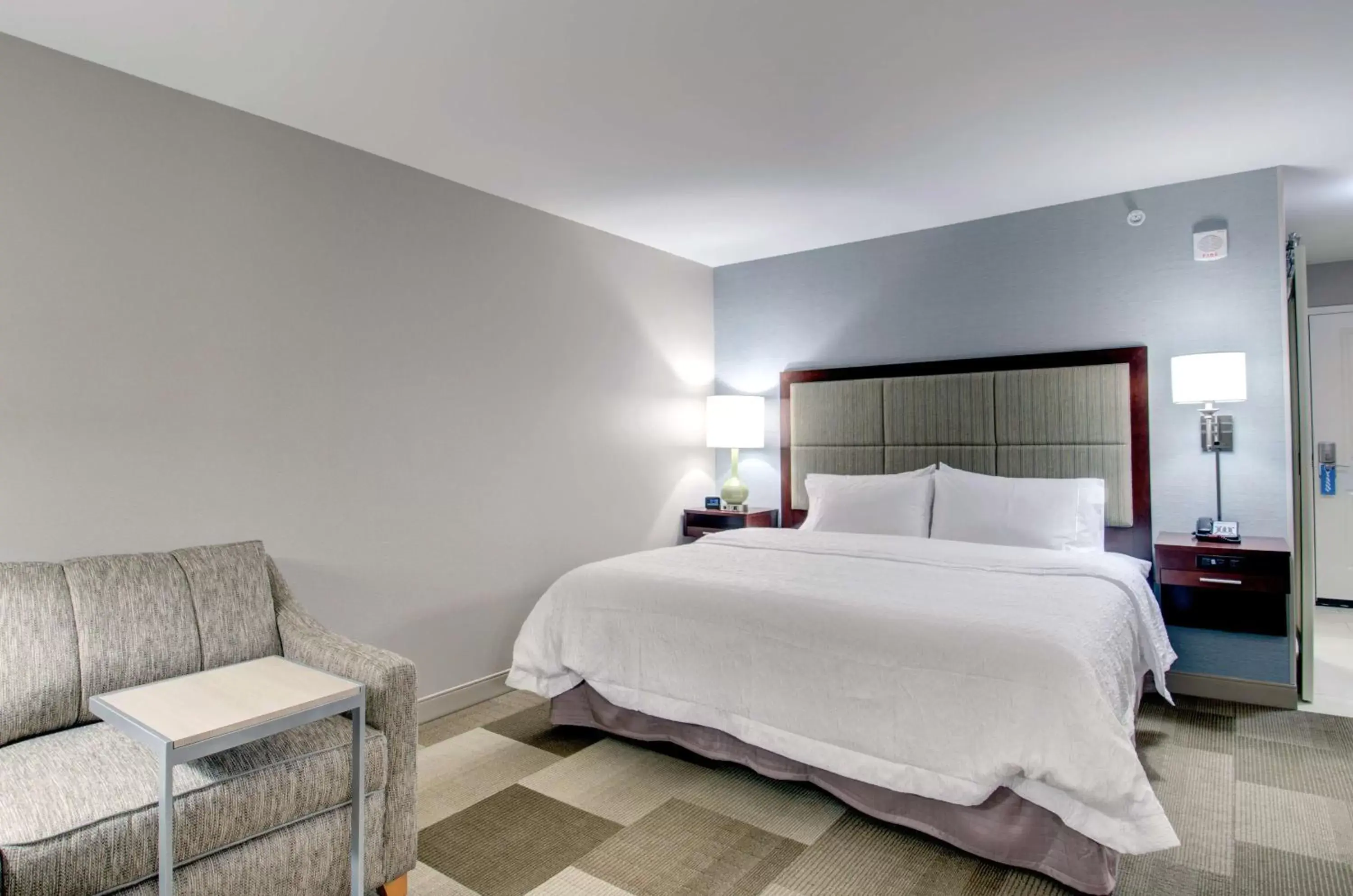Bed in Hampton Inn Boston - Westborough