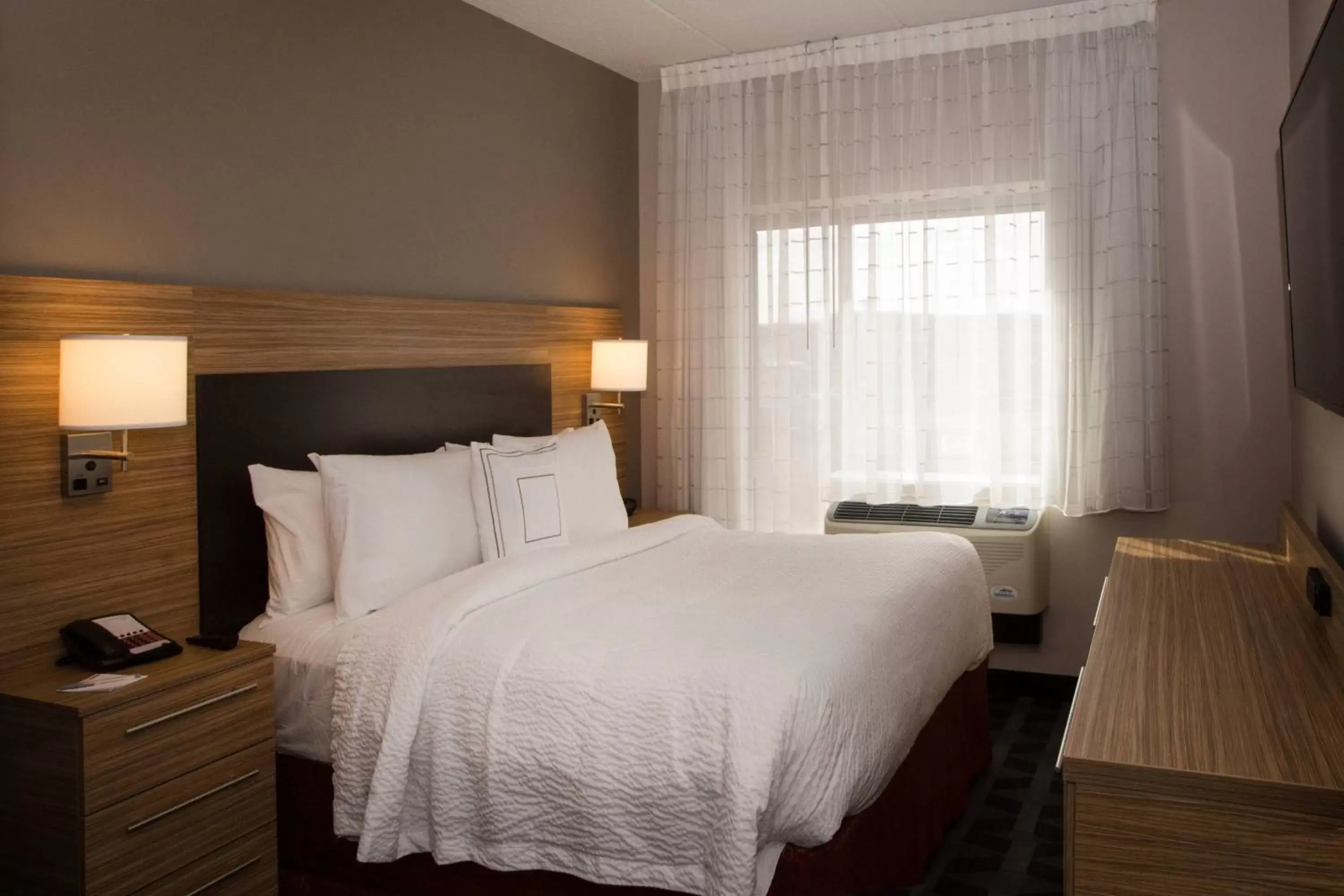 Bedroom, Bed in TownePlace Suites by Marriott Pittsburgh Cranberry Township