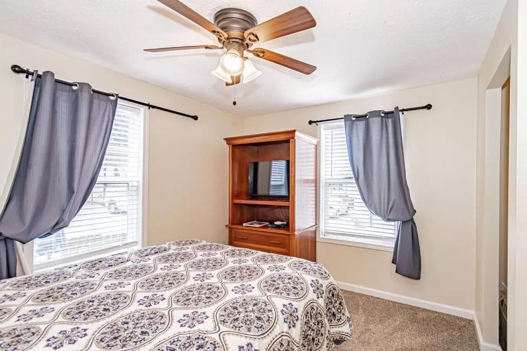 Bedroom, Bed in Suites of Lava Hot Springs
