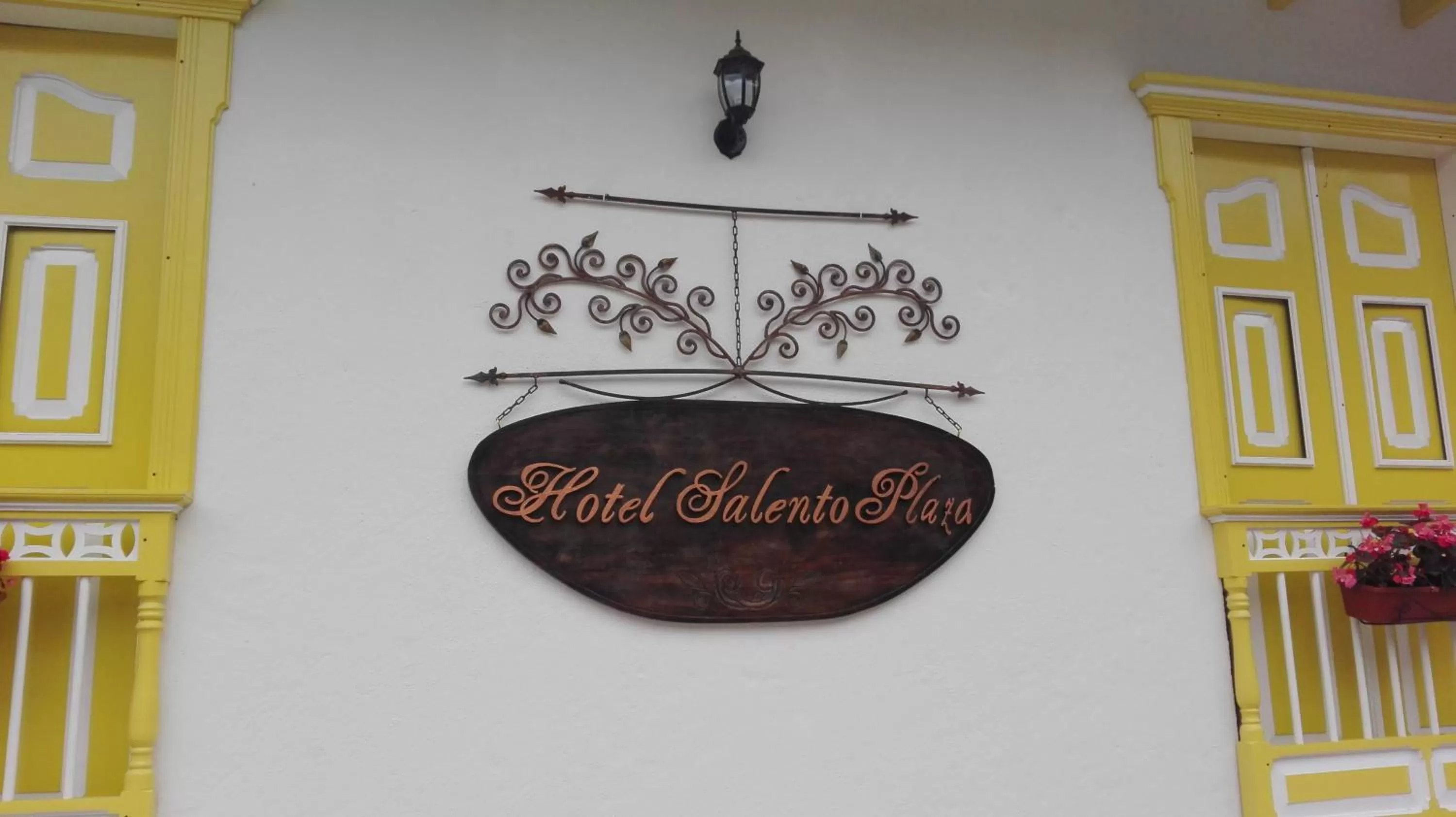Logo/Certificate/Sign in Hotel Salento Plaza