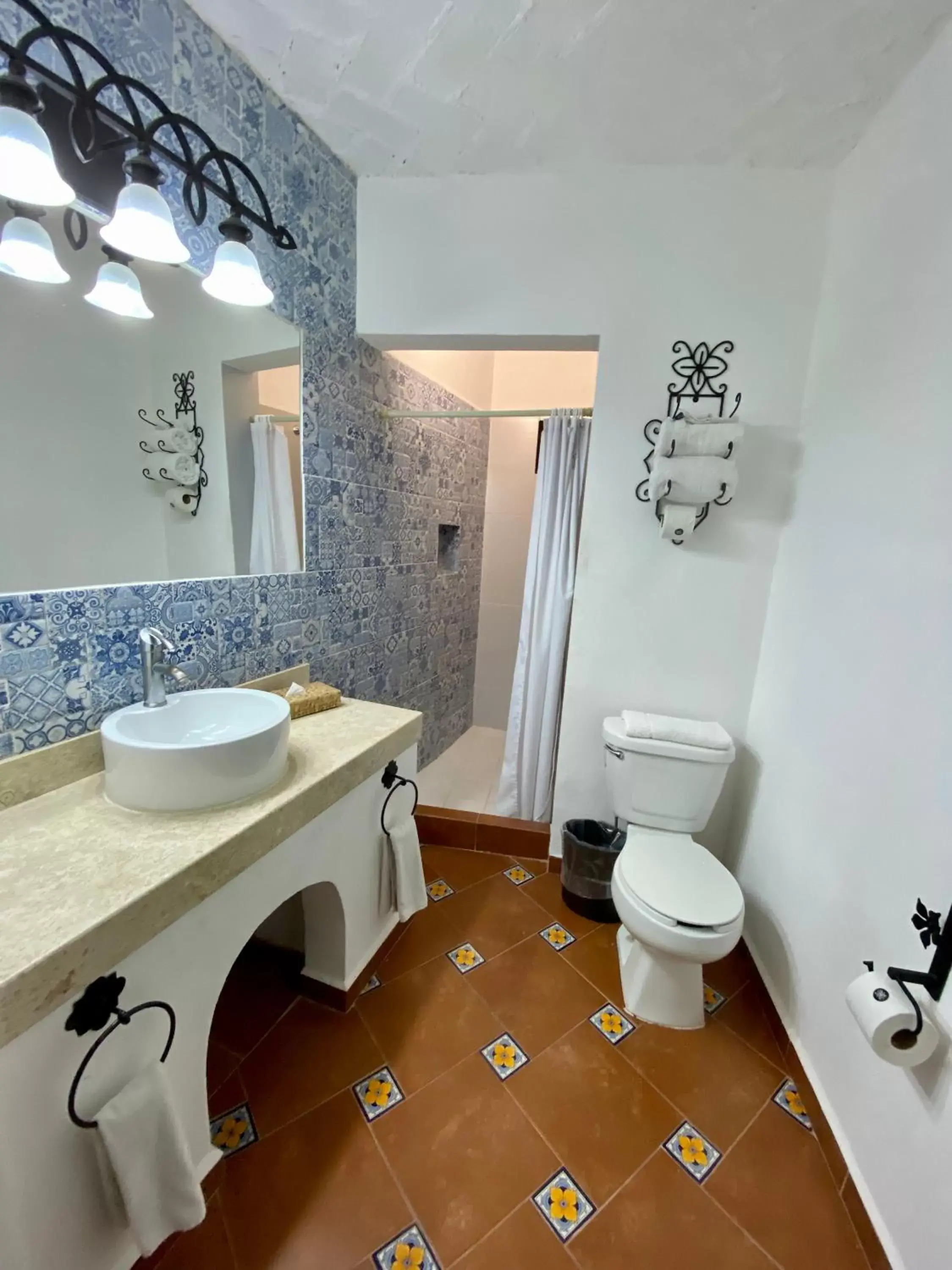 Bathroom in Hotel Hacienda Monteverde San Miguel de Allende