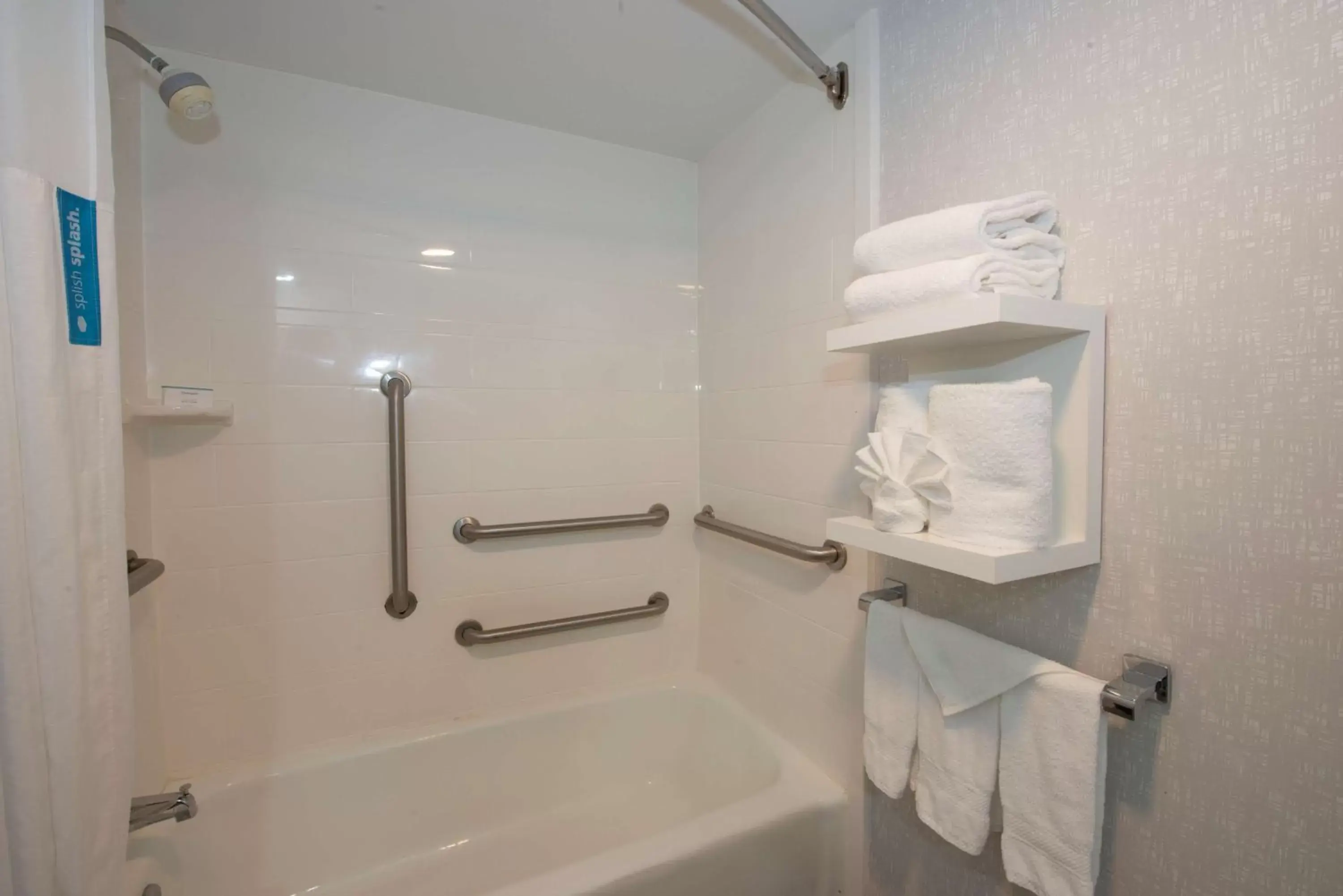 Photo of the whole room, Bathroom in Hampton Inn Hotel Atlanta-Southlake