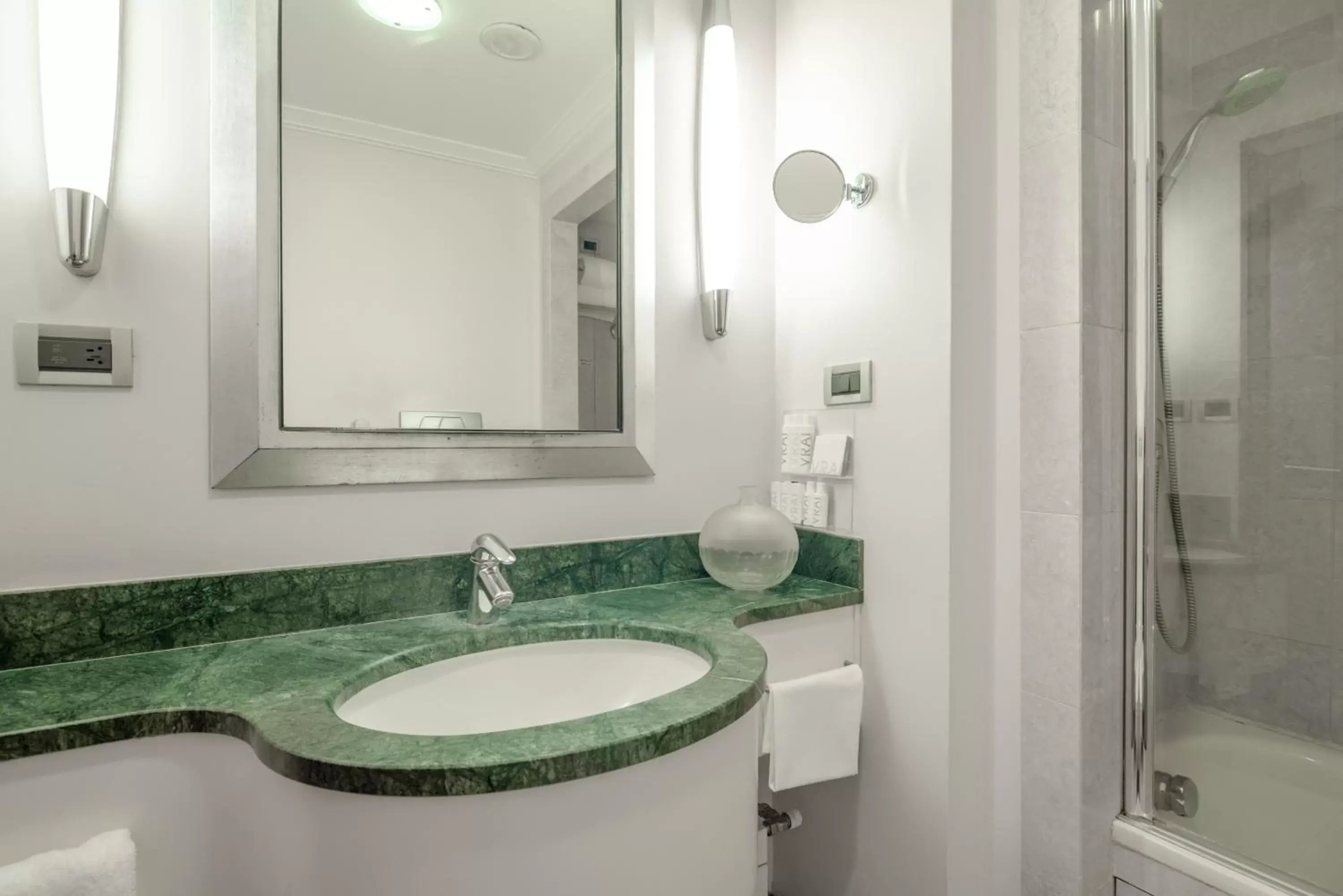 Bathroom in Hotel Capo d´África – Colosseo