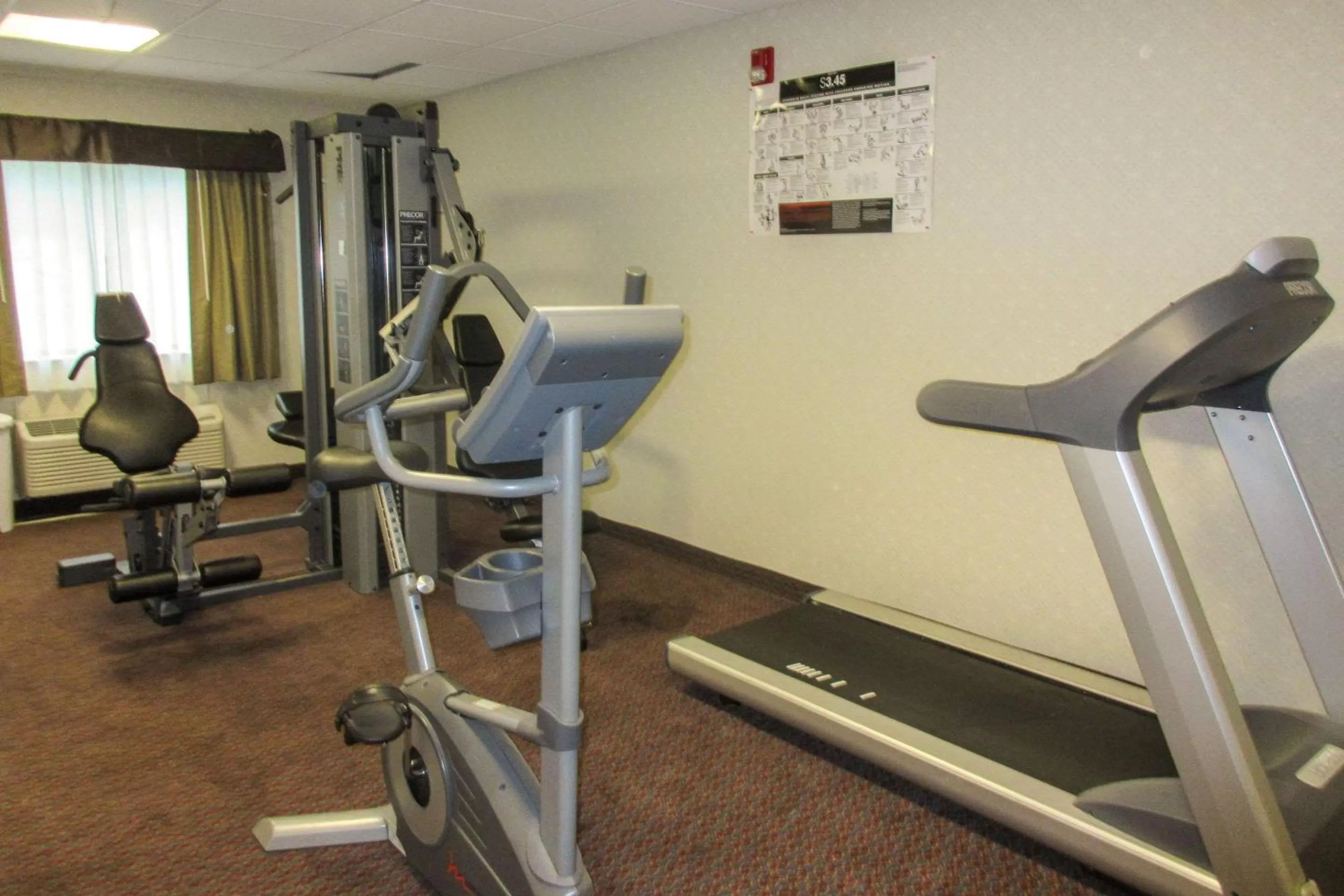 Fitness centre/facilities in Quality Inn