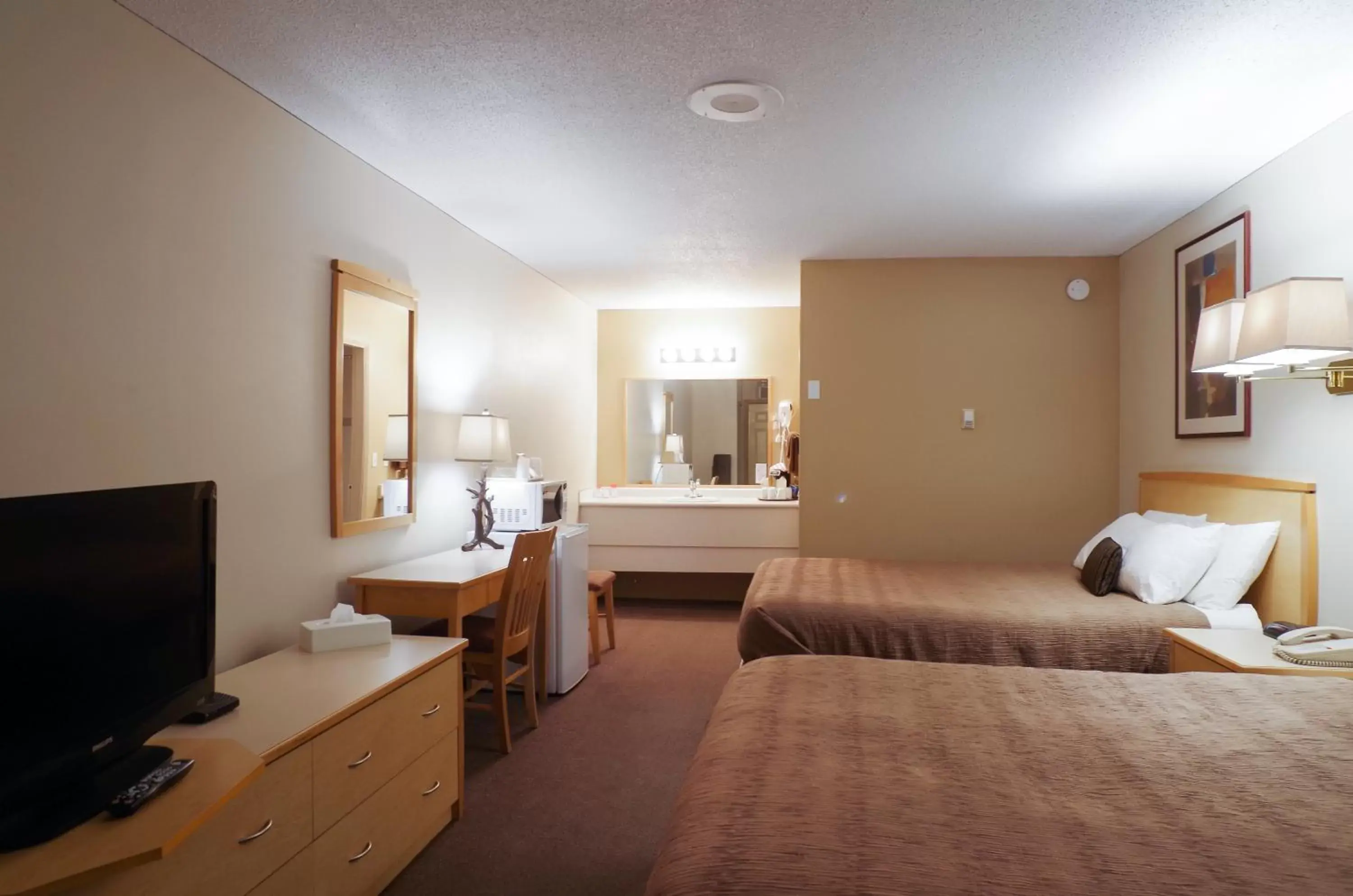 TV and multimedia, TV/Entertainment Center in Canadas Best Value Inn and Suites Fernie