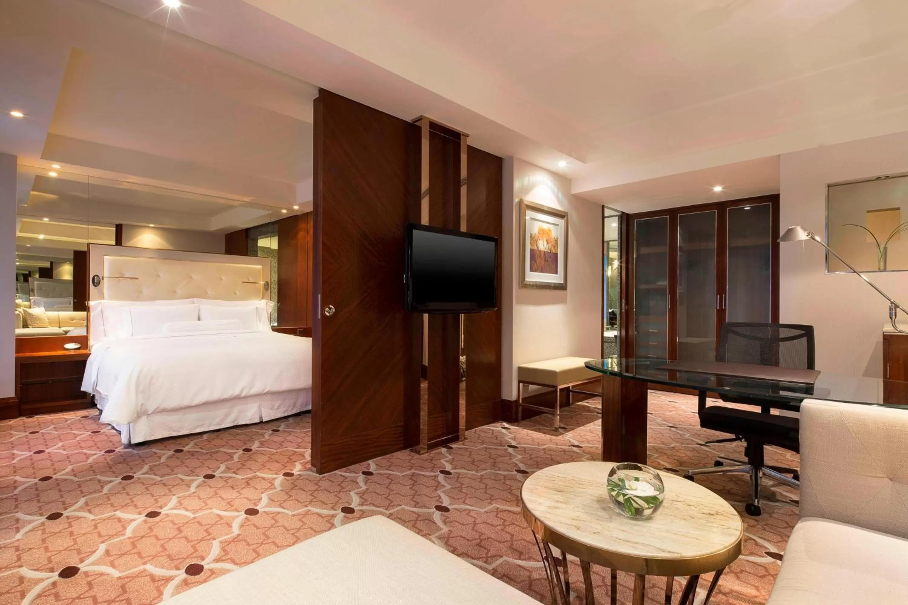 Photo of the whole room, Bed in The Westin Bund Center, Shanghai