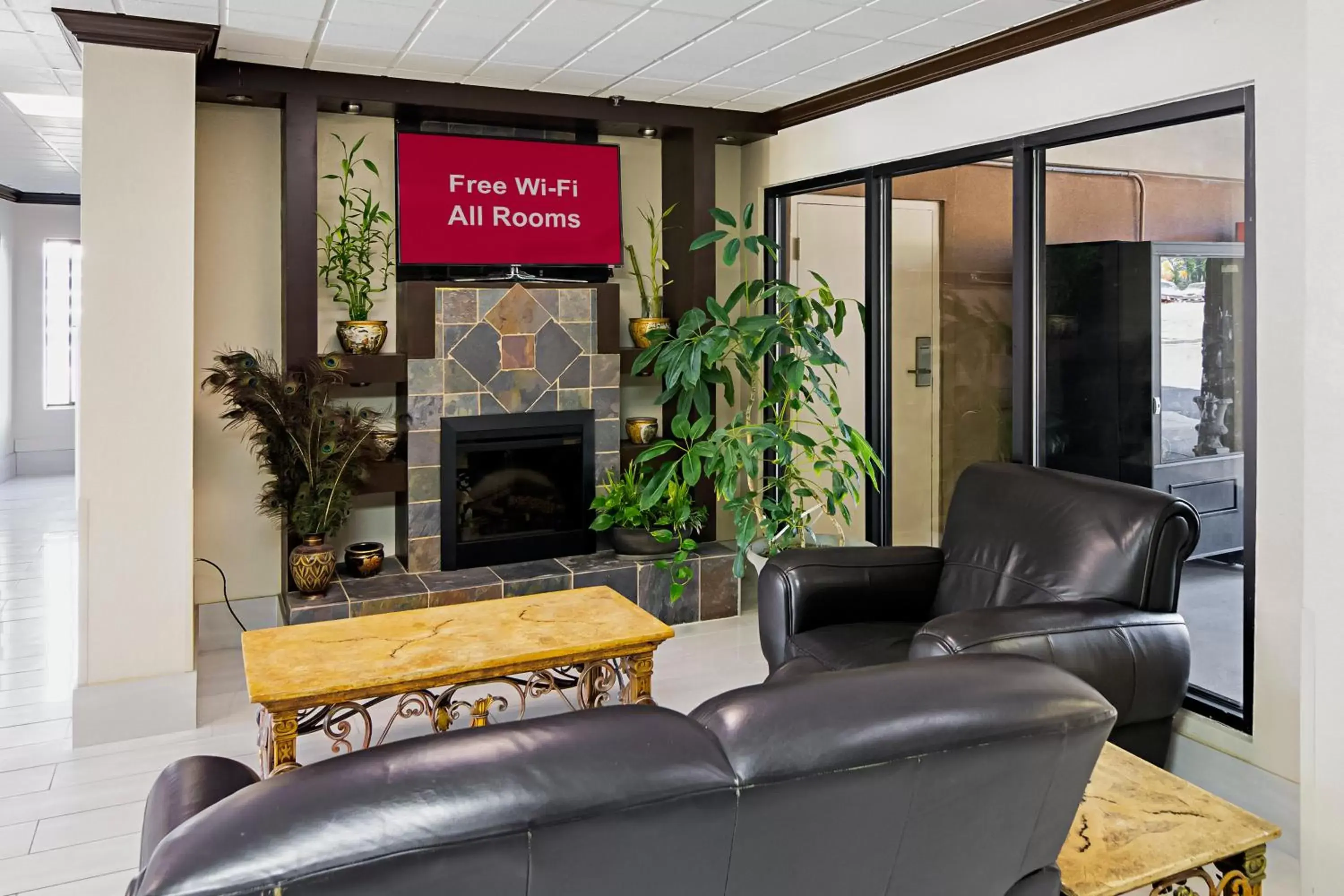 Lobby or reception, Lobby/Reception in Red Roof Inn & Suites Fayetteville-Fort Bragg