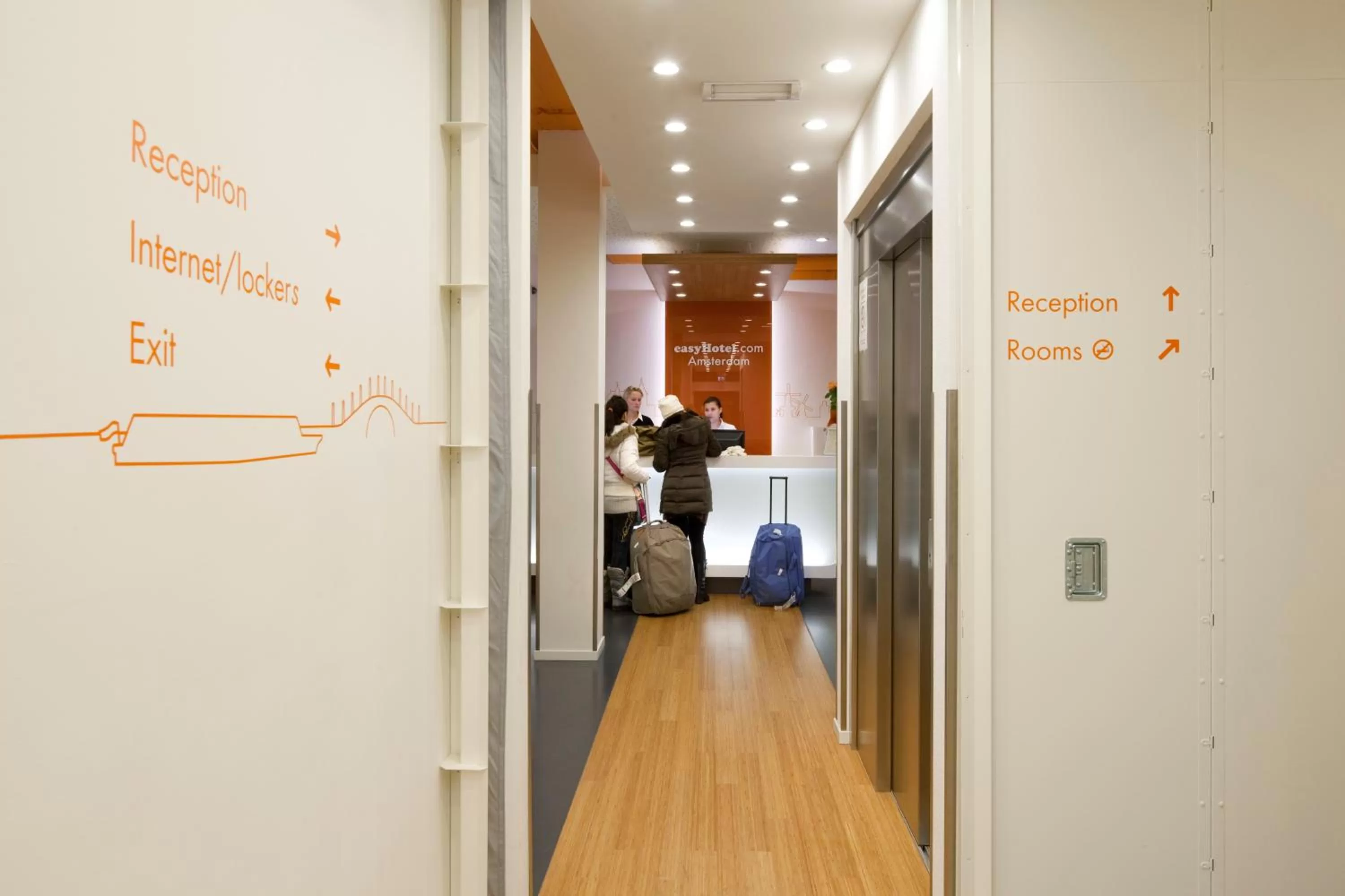 Lobby or reception in easyHotel Amsterdam City Centre South