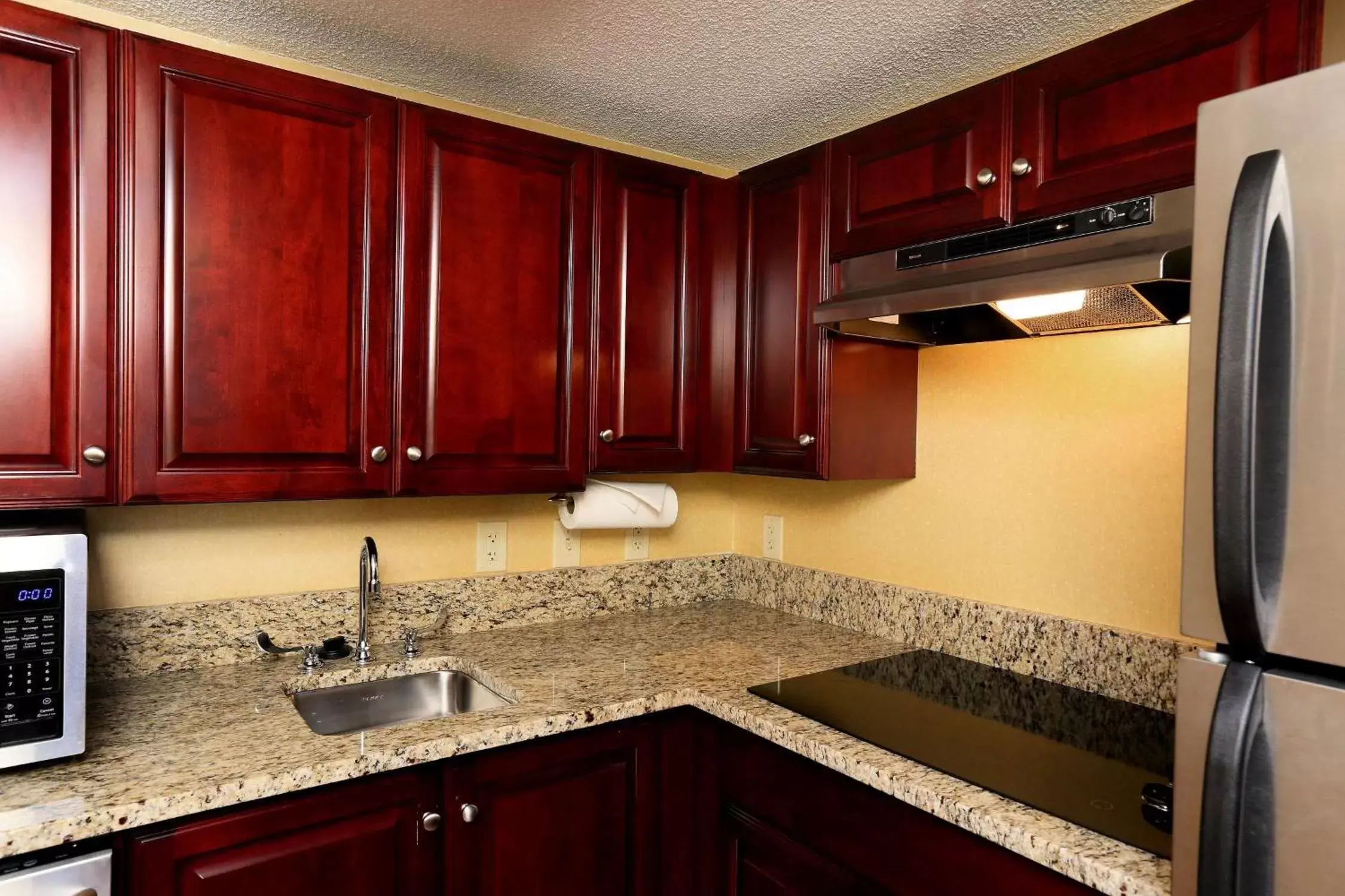 Kitchen or kitchenette, Kitchen/Kitchenette in Hampton Inn & Suites Charlottesville at the University