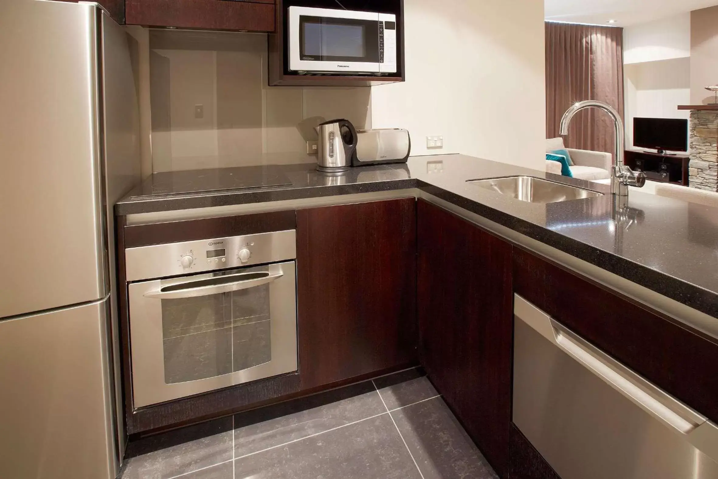 Bedroom, Kitchen/Kitchenette in Hilton Queenstown Resort & Spa